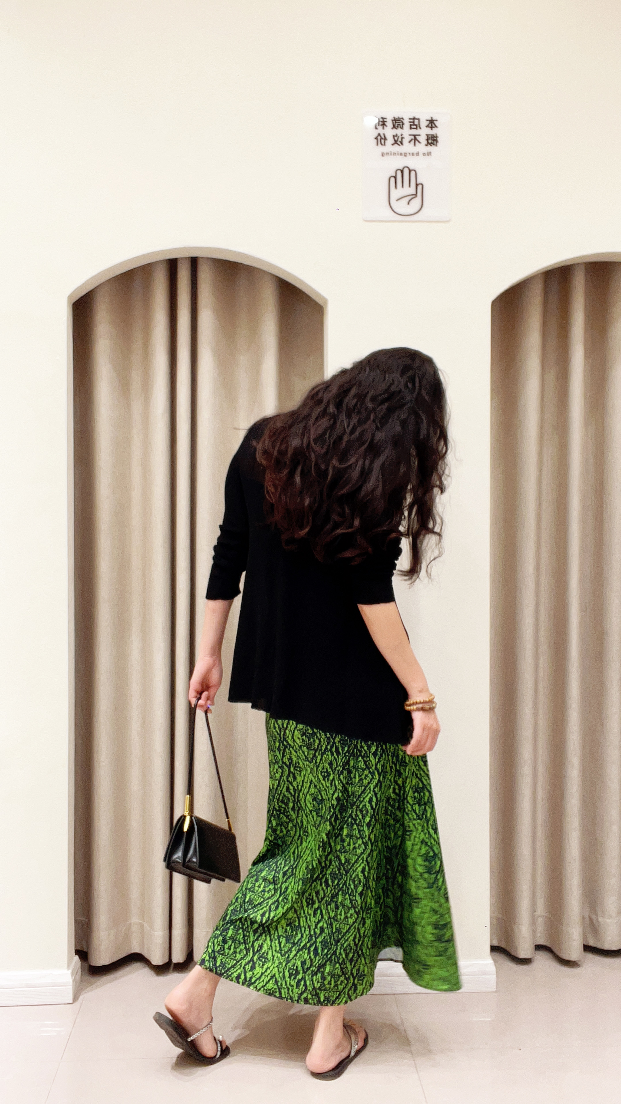 广安区女主角衣橱服装店