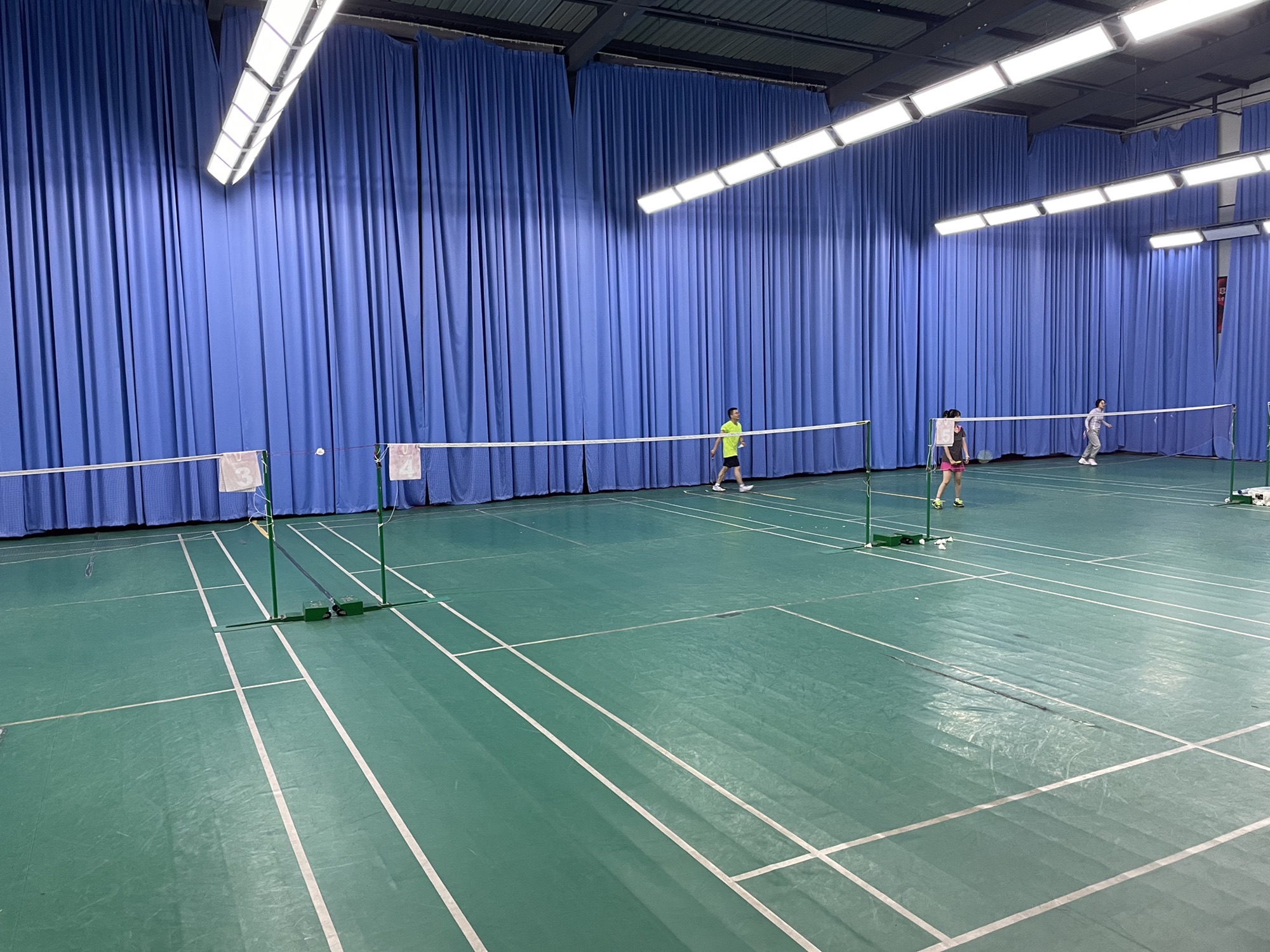 场地封面-成都羽冠天羽毛球俱乐部(欧凯森校区)