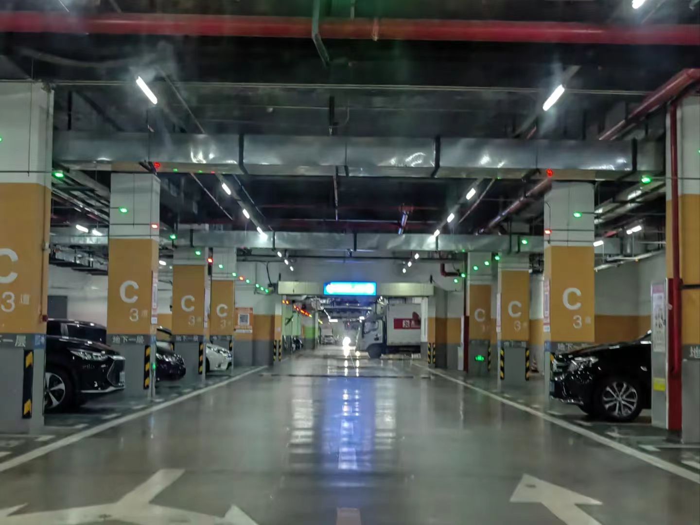 万达广场清远店停车场
