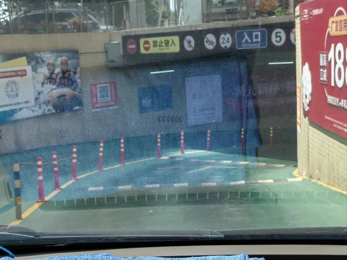 万达广场清远店停车场