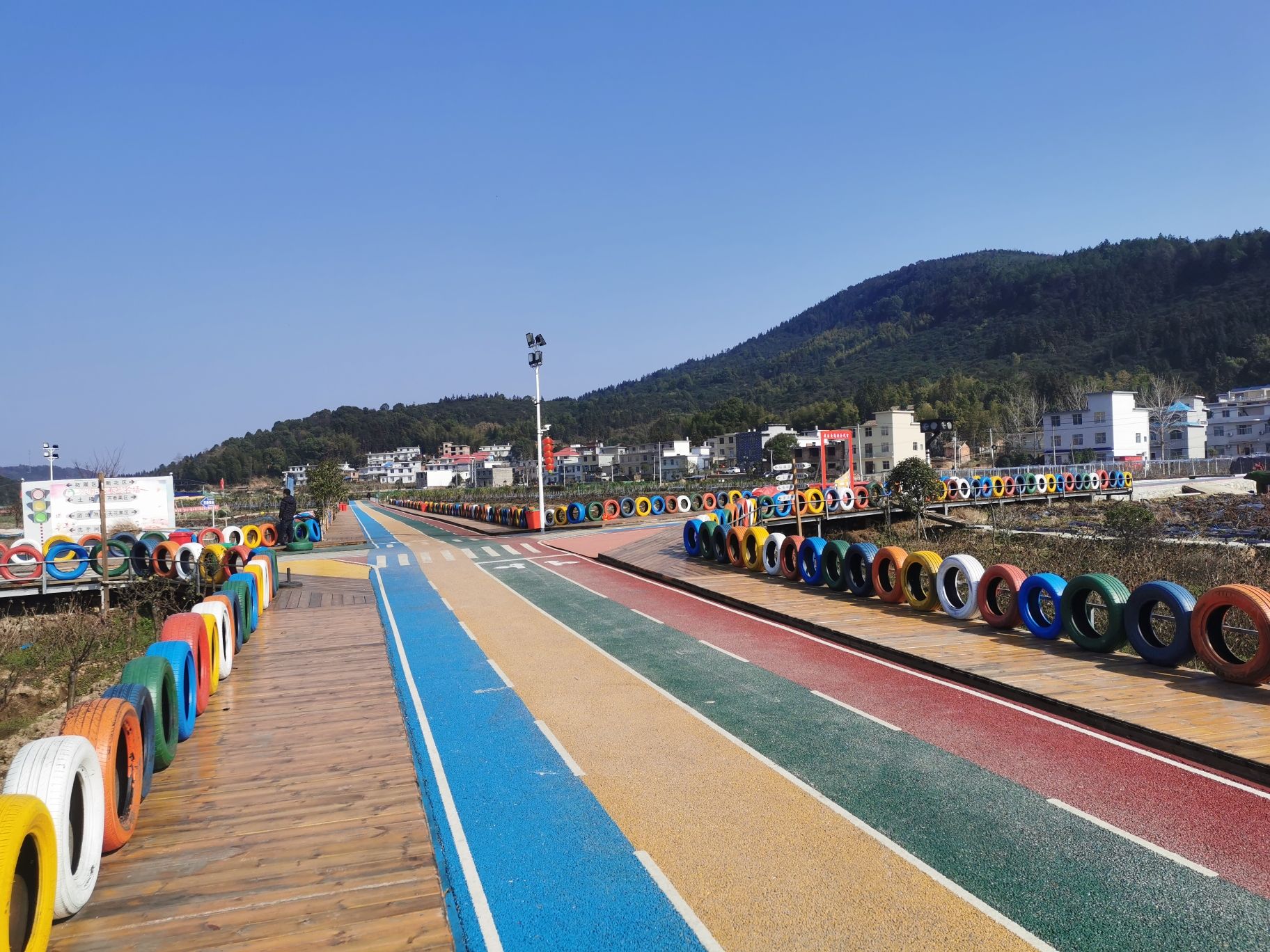 幕冲村健走步道-广场