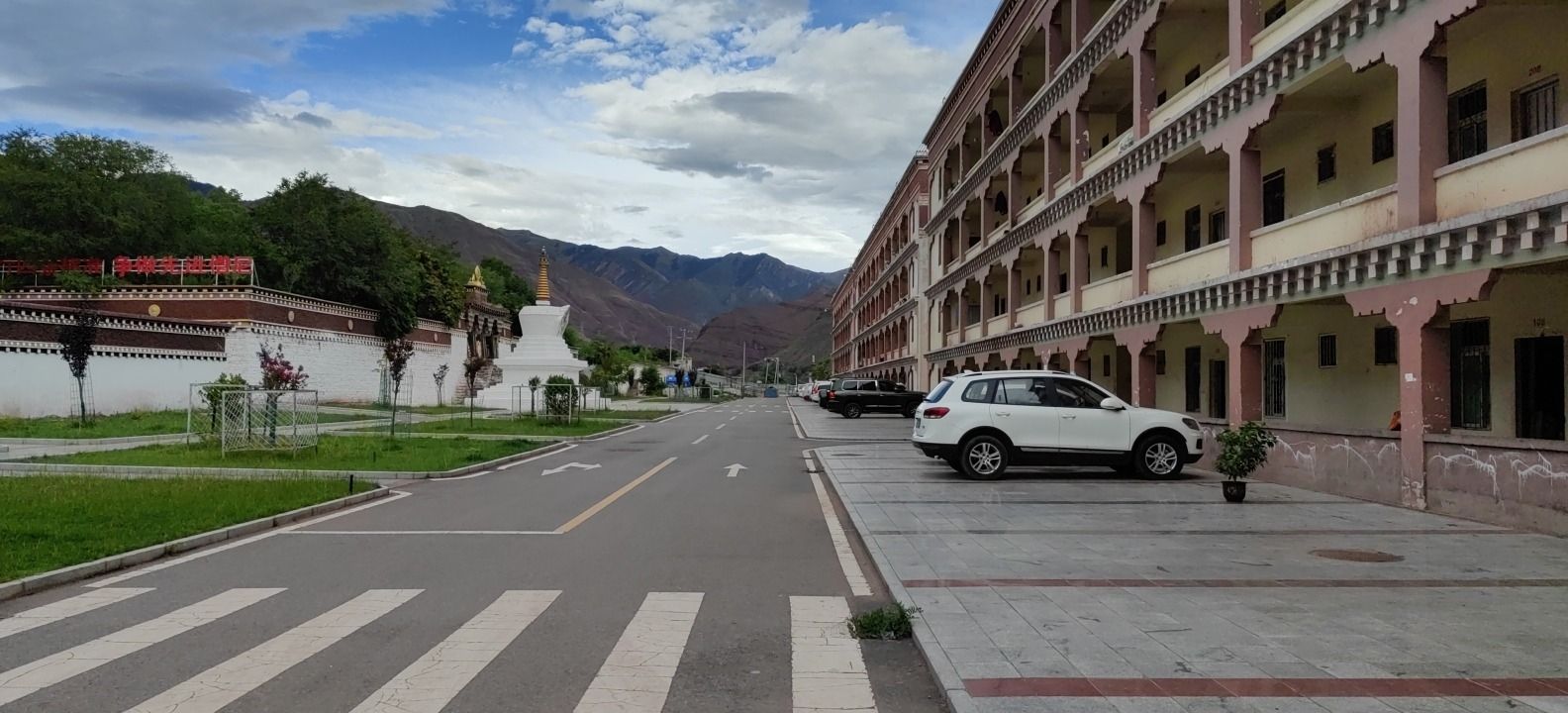 察雅玛贡扎西央齐寺