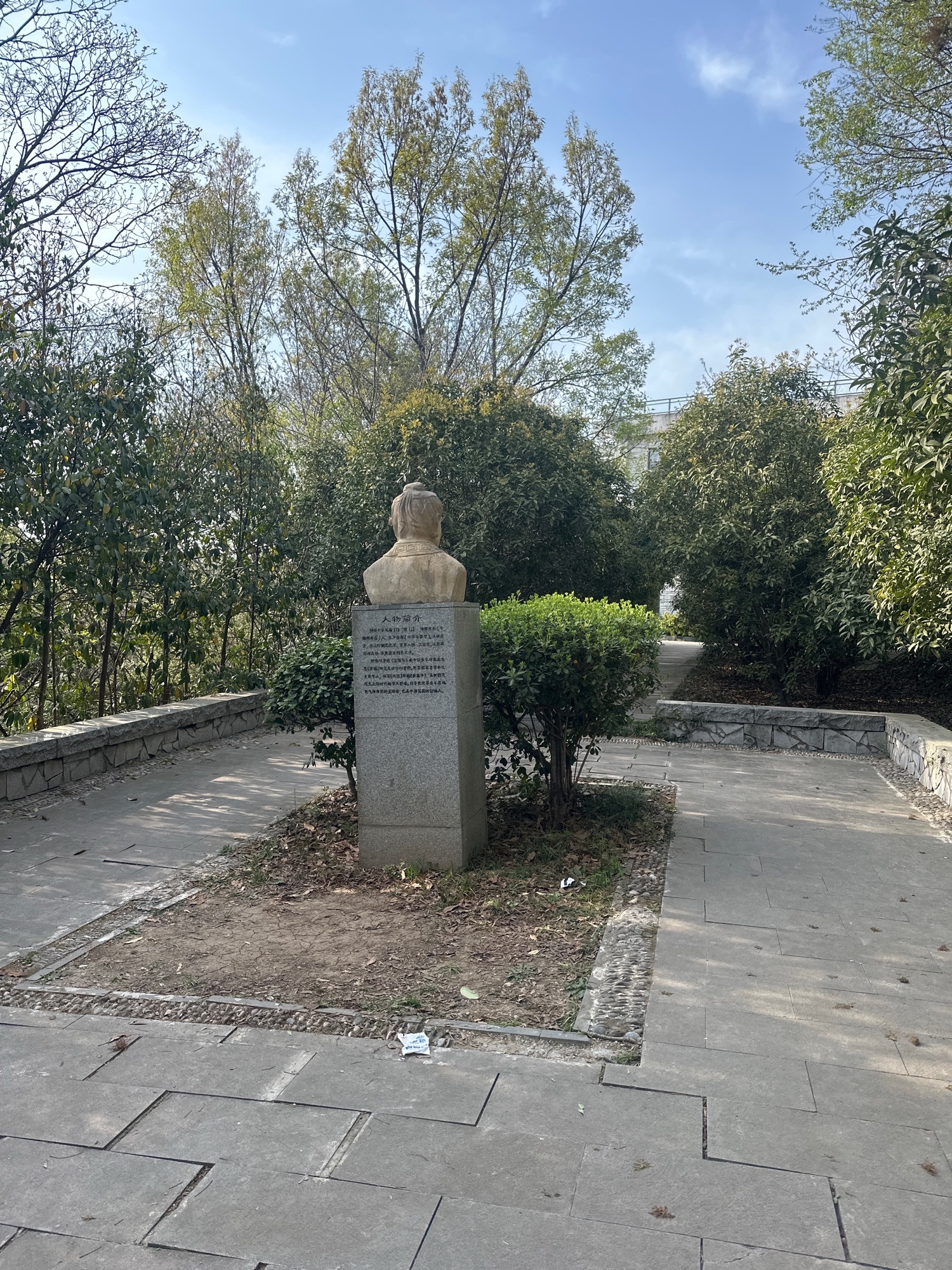 刘安雕像