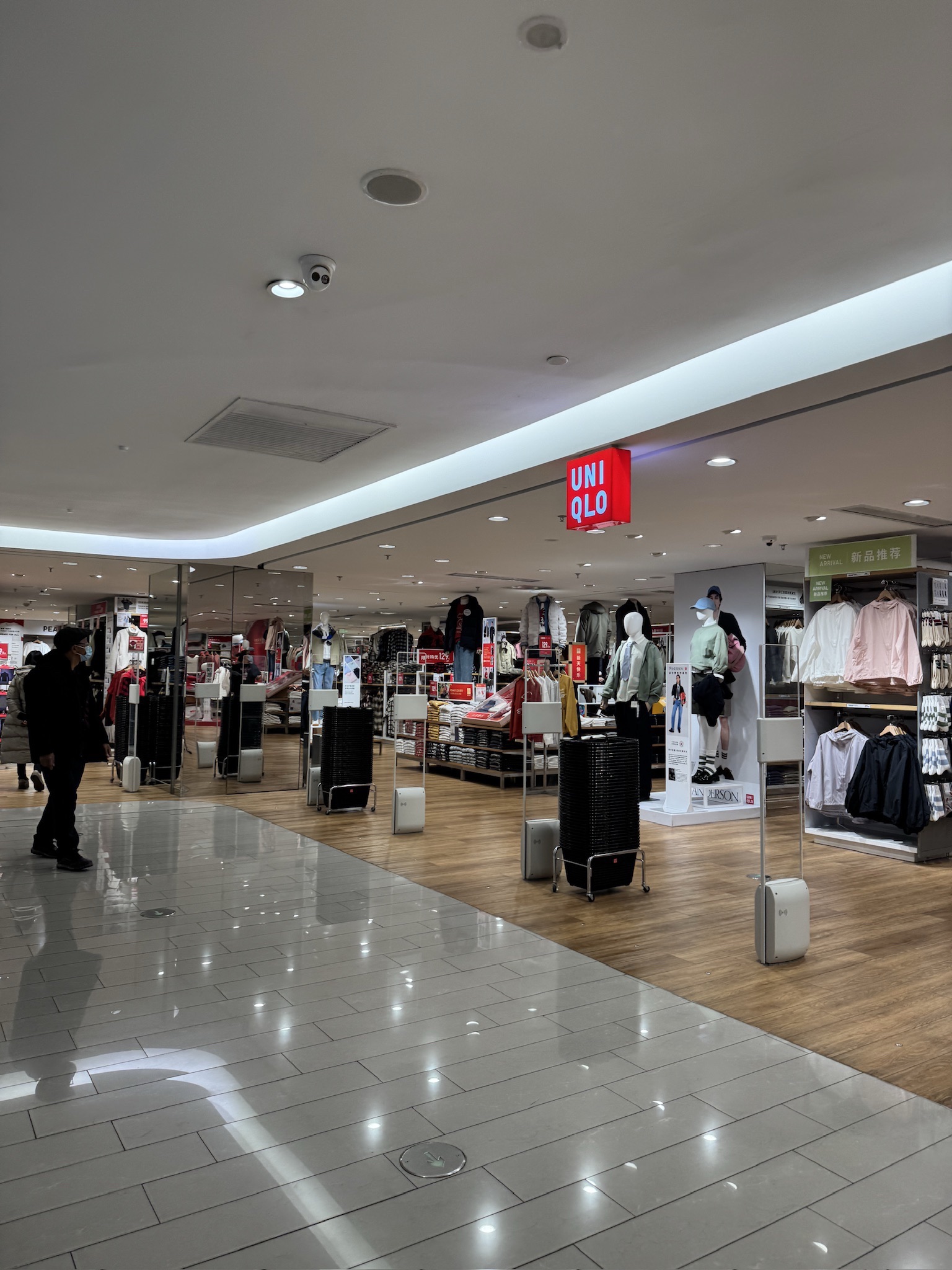 优衣库(杭州湖滨银泰in77D区店)