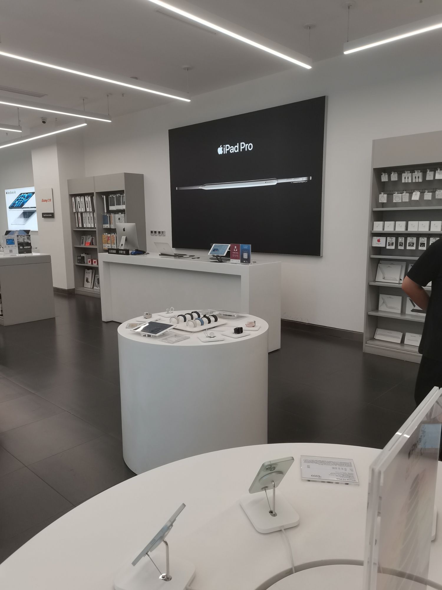 Apple授权专营店(红旗区宝龙店)