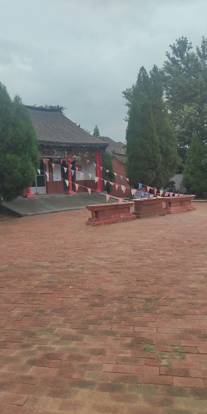 辞香岭庙实景照片