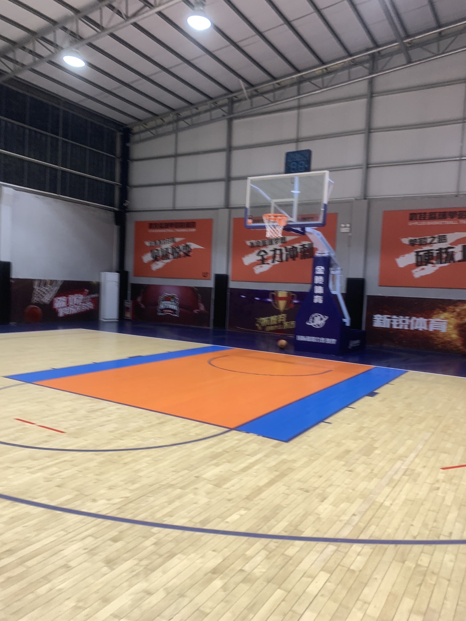 场地封面-新锐篮球俱乐部