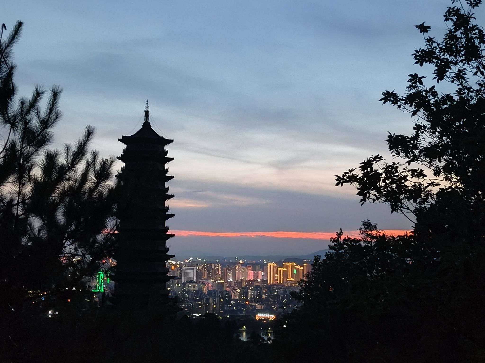 赣州市章贡区杨仙岭登山步道旅行图片 2