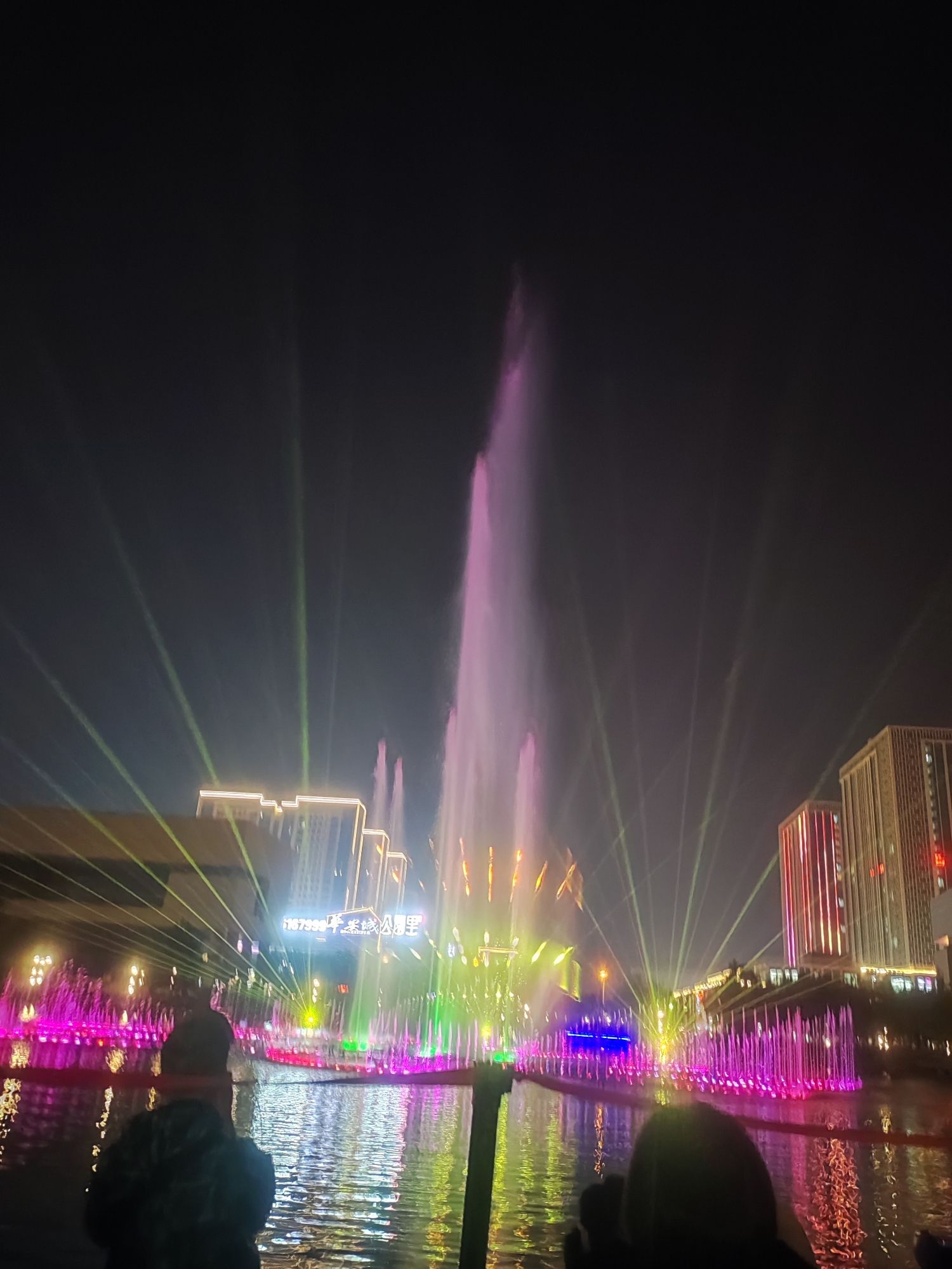 市民中心喷泉(暂停开放)旅行图片 1