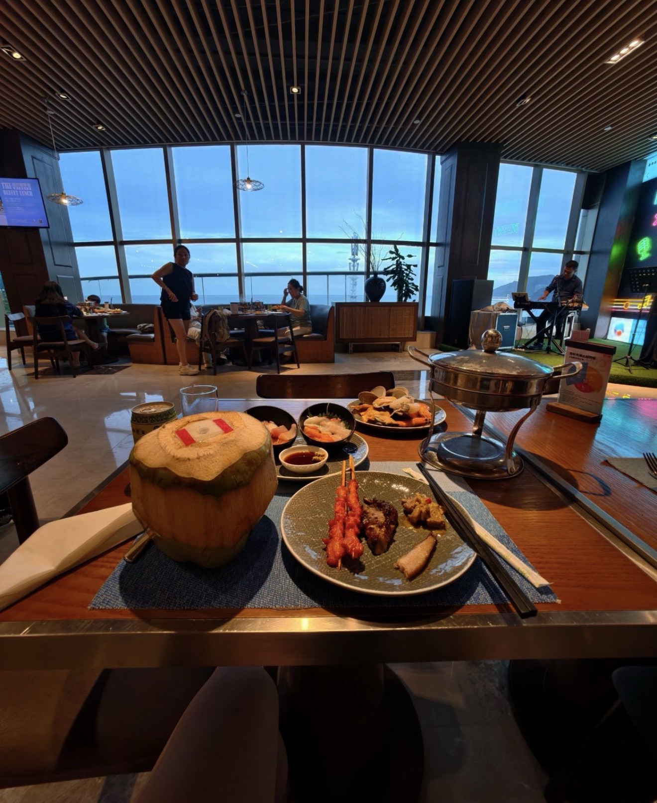 悦海露台海景自助餐厅(大菠萝店)