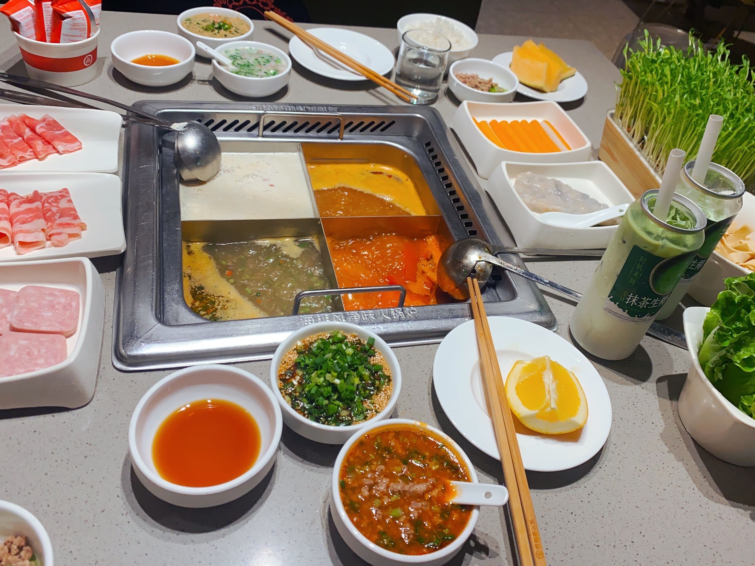 海底捞火锅(新凤展广场店)