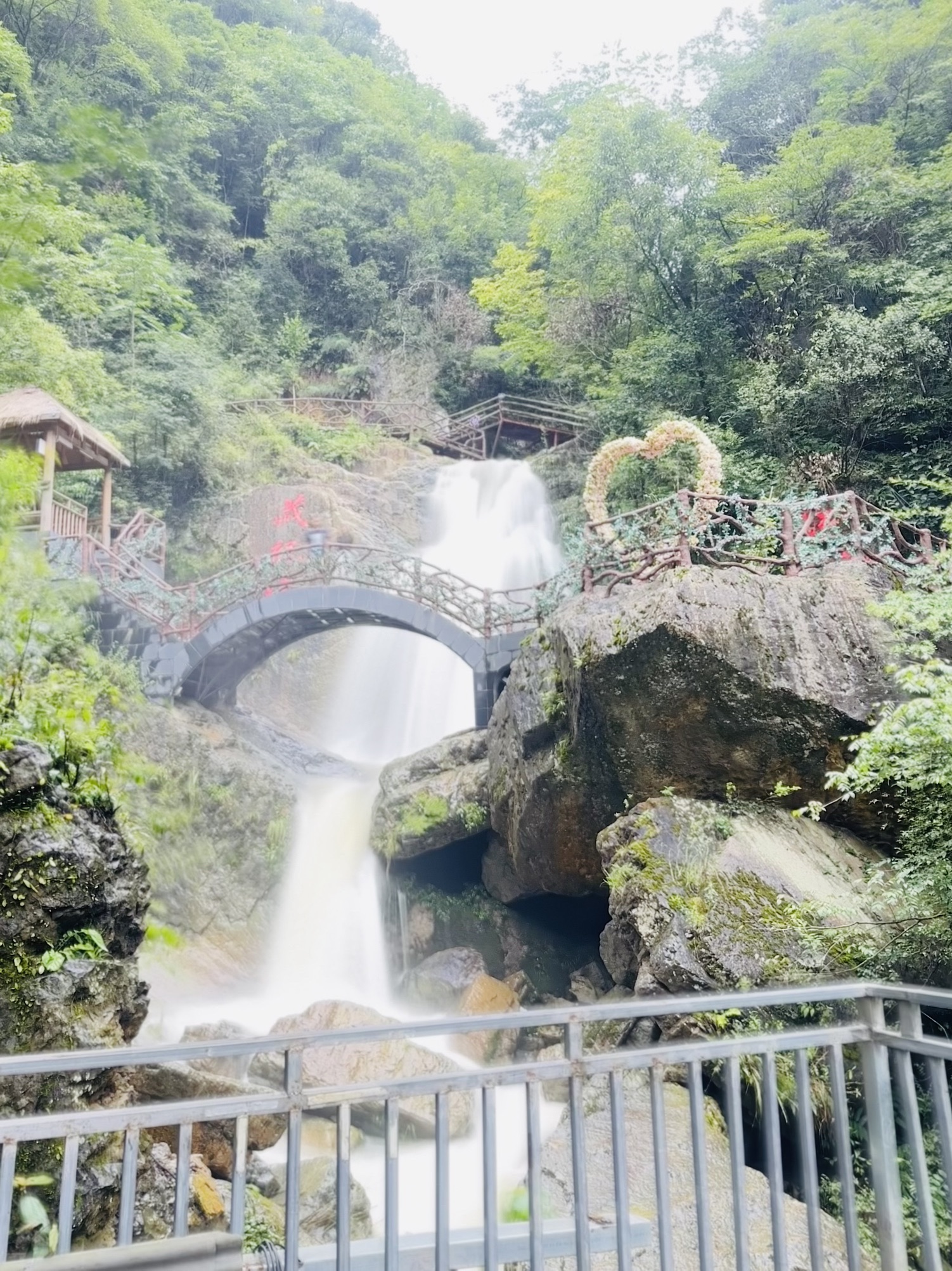 藏龙潭风景区旅行图片 1