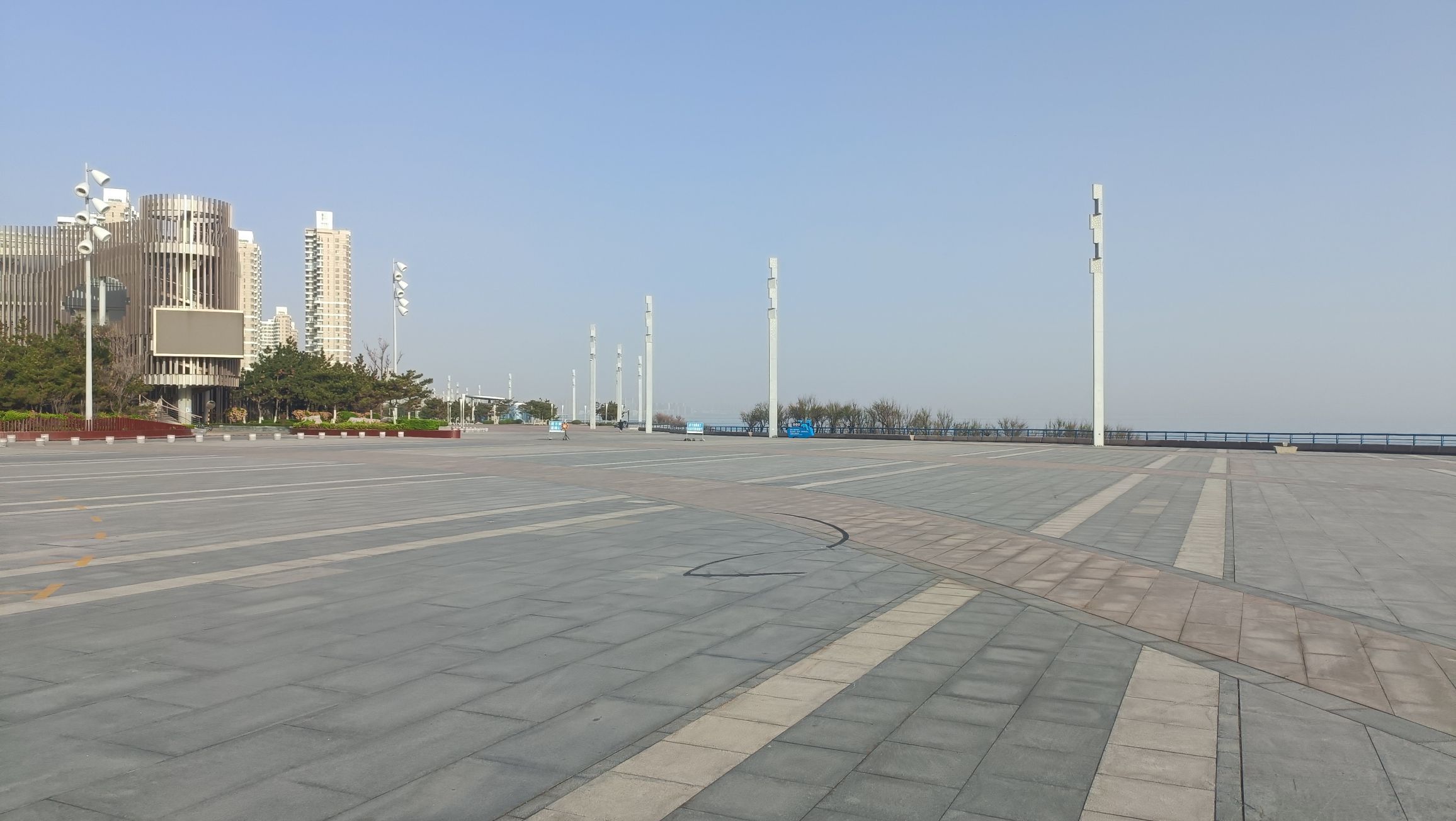 烟台之夜七彩长廊广场旅行图片 1