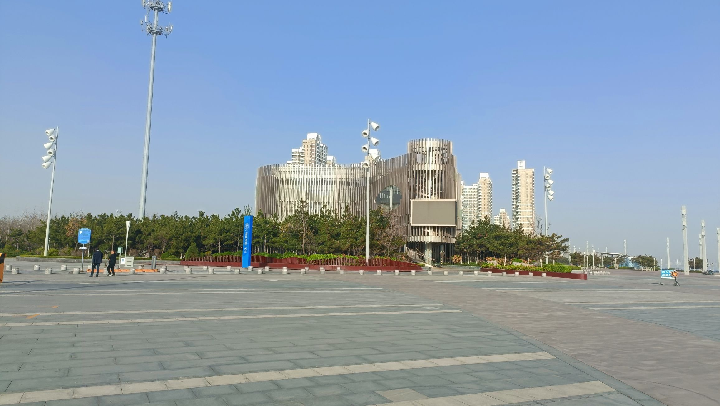烟台之夜七彩长廊广场旅行图片 2