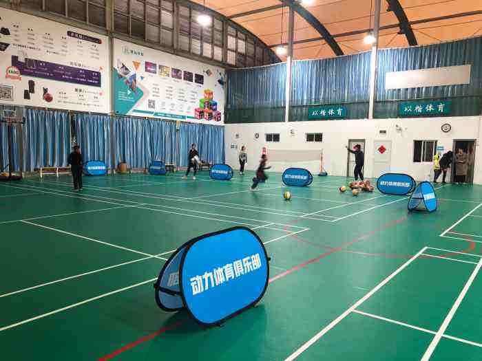 场地封面-华新镇健身中心羽毛球馆