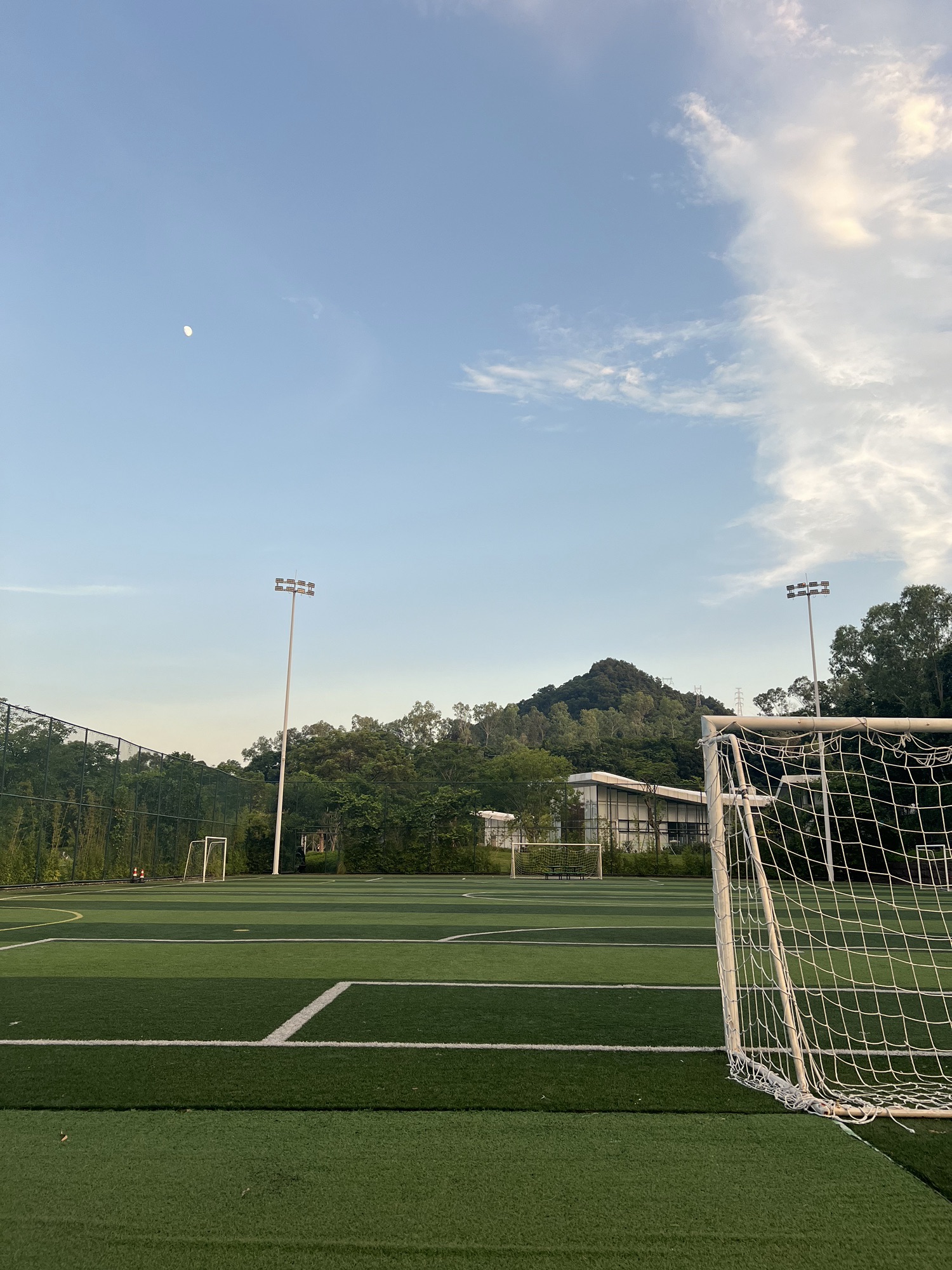 场地封面-深圳北站中心公园足球场