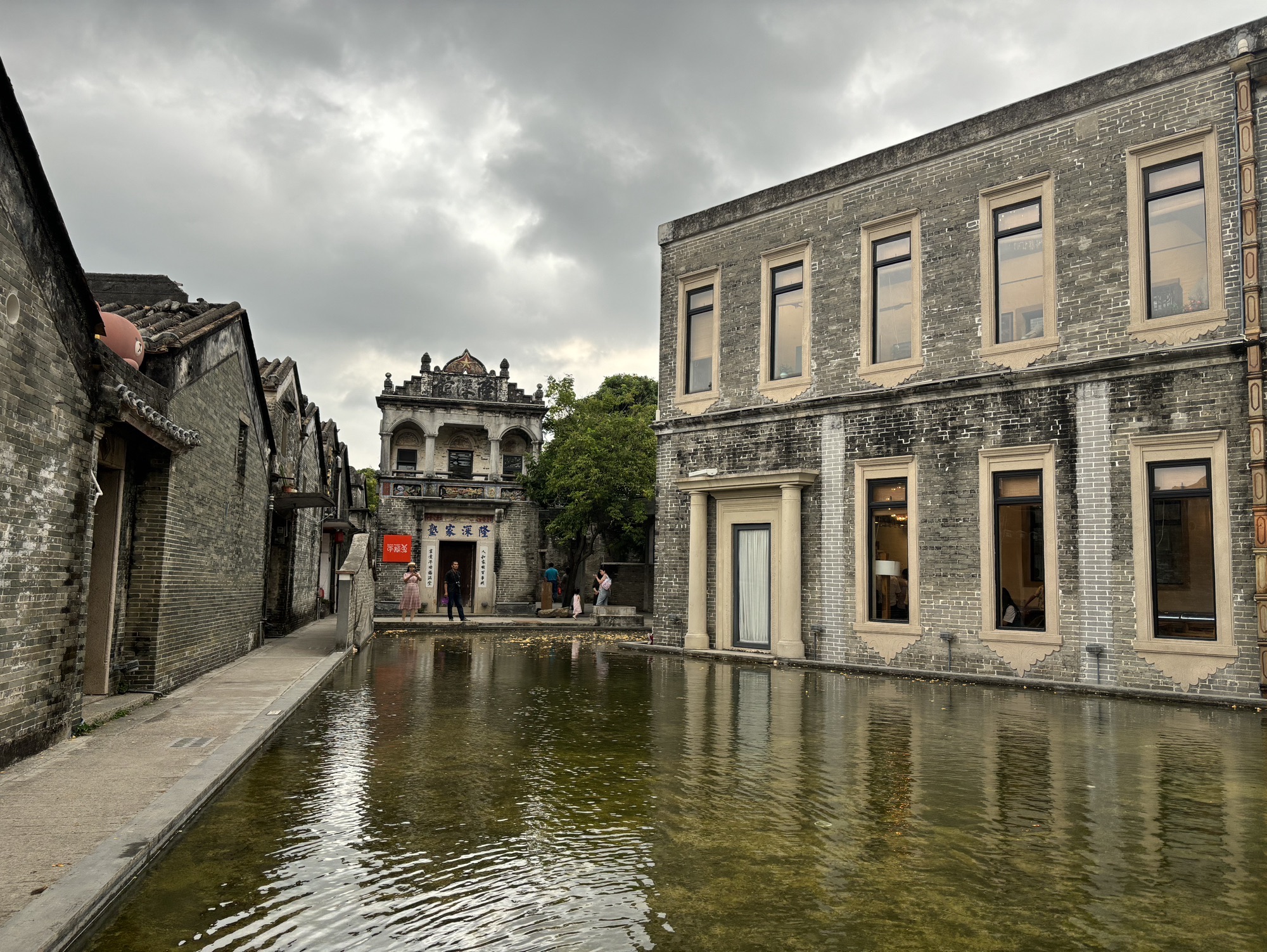 草坪里旅行图片 1