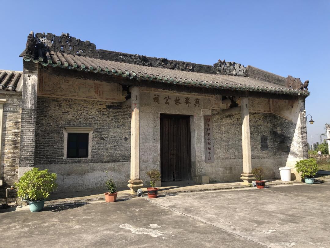 草坪里旅行图片 3