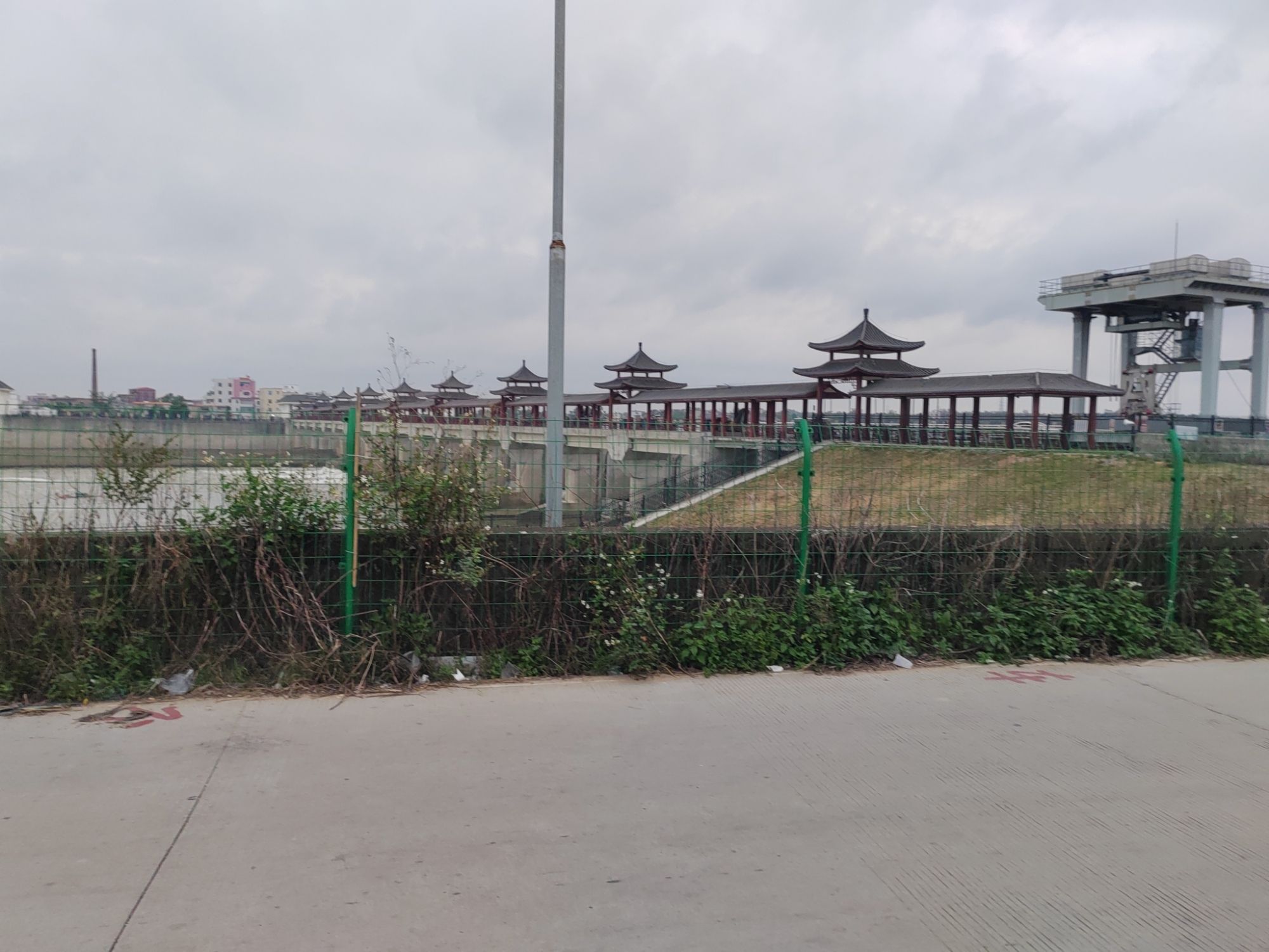 鉴江乐岭水坝观景长廊旅行图片 3