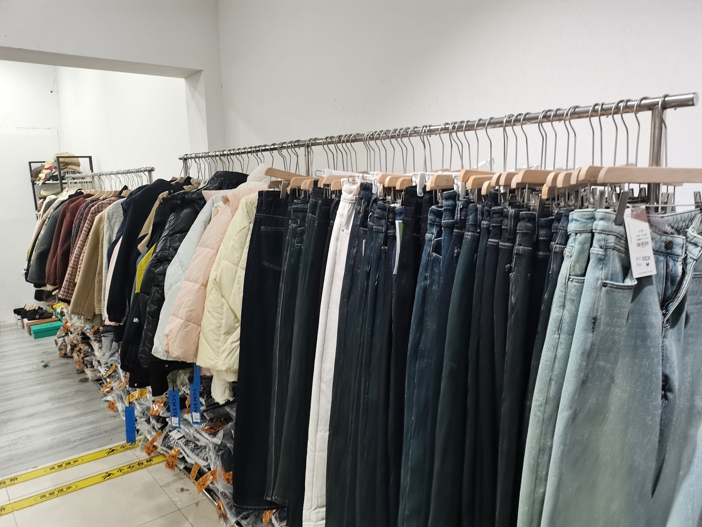 CM精品女装特价店(文苑南路店)