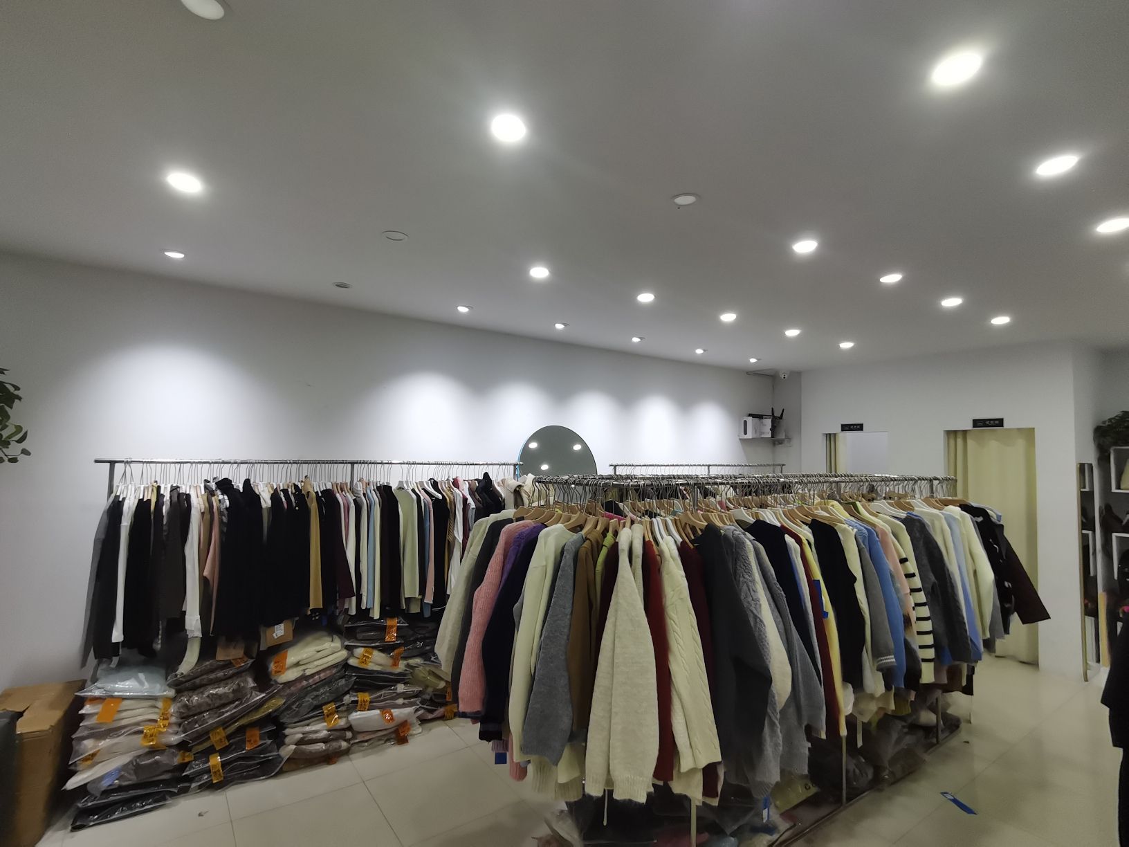 CM精品女装特价店(文苑南路店)