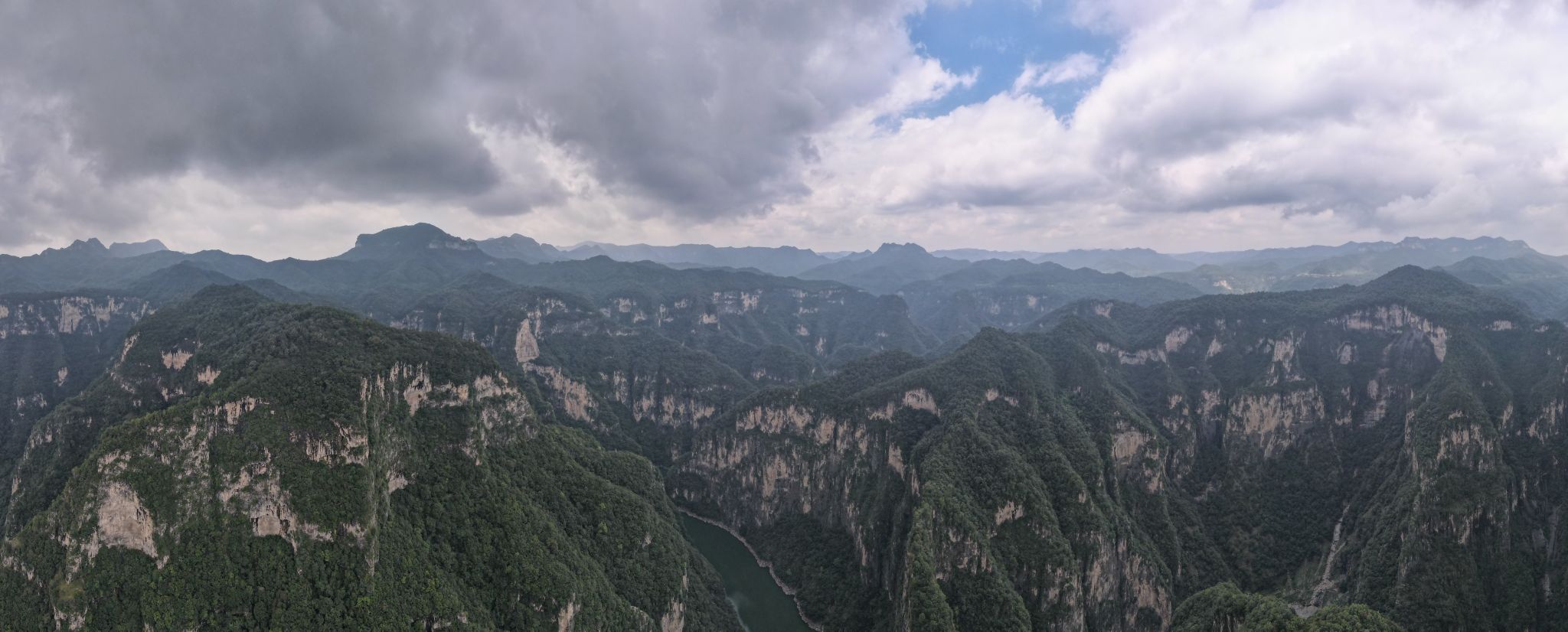 龙峡湖景区