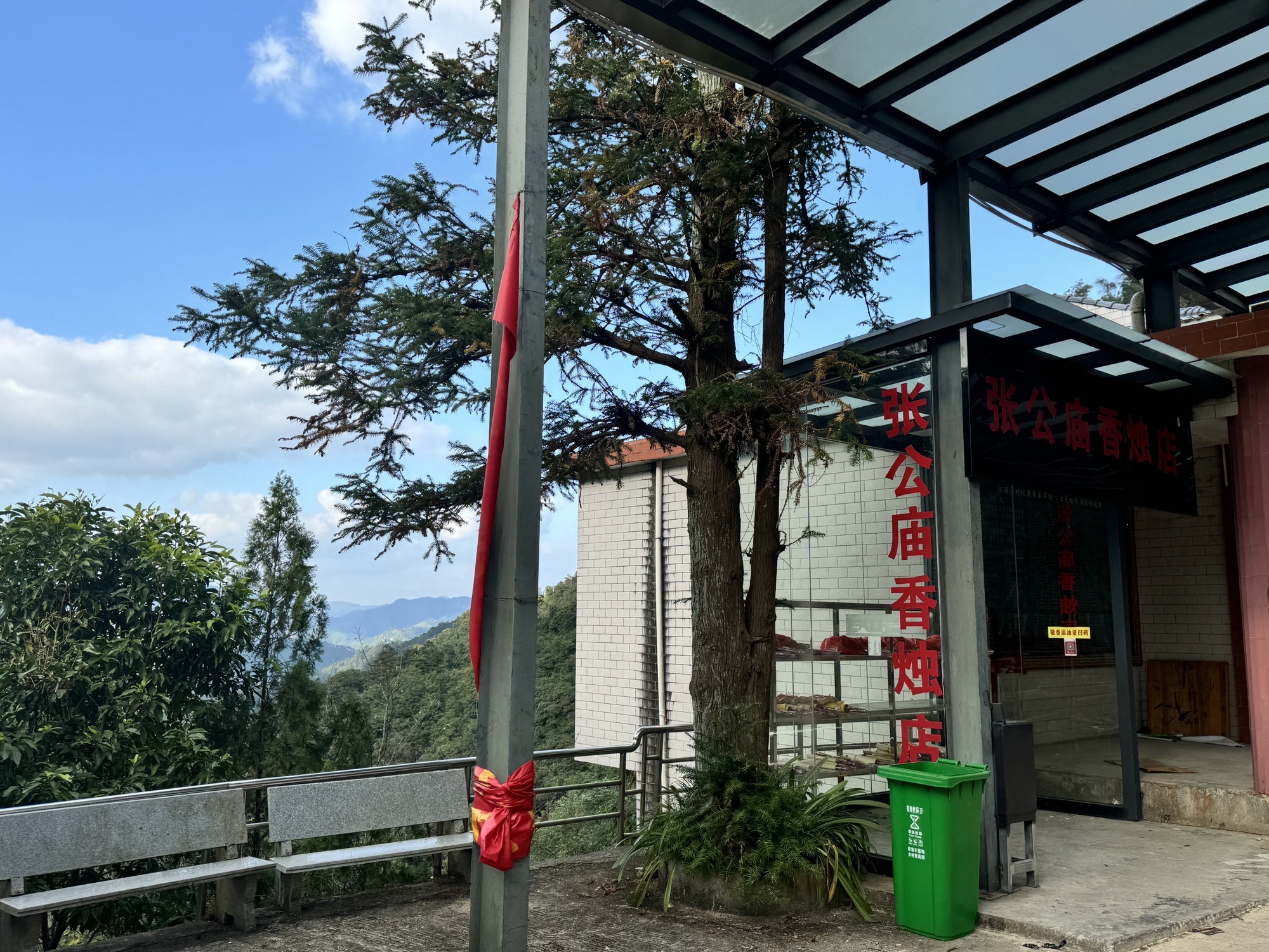 广东省河源市黄村镇崖婆石张公庙实景照片
