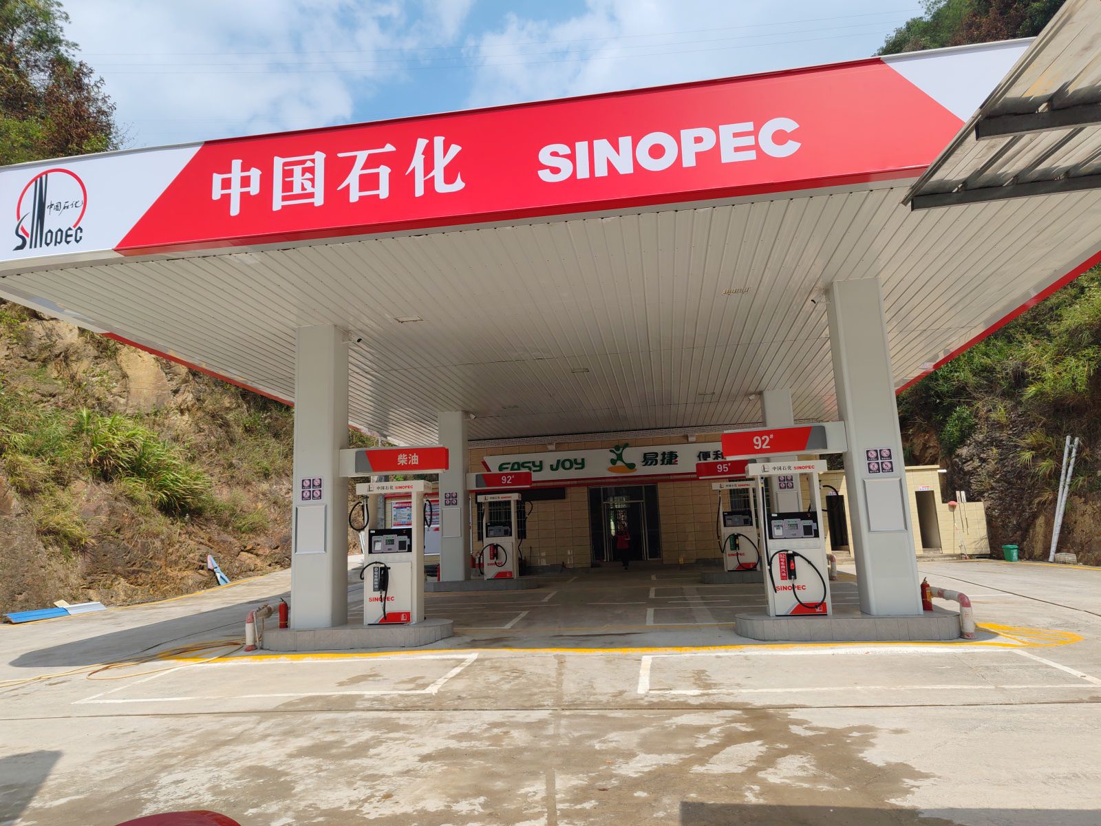 中国石化株梓加油站