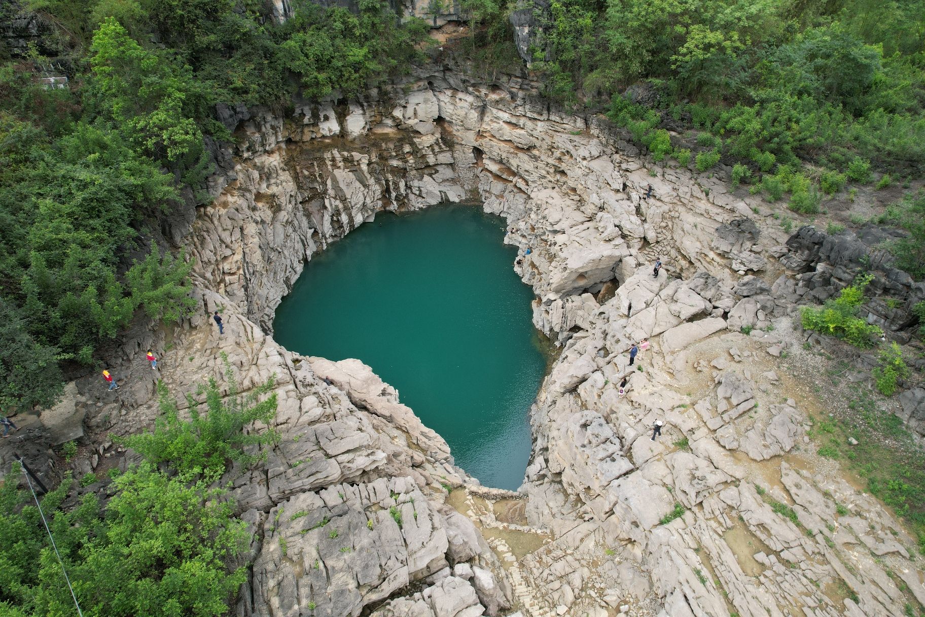 桃花水母天窗群景区
