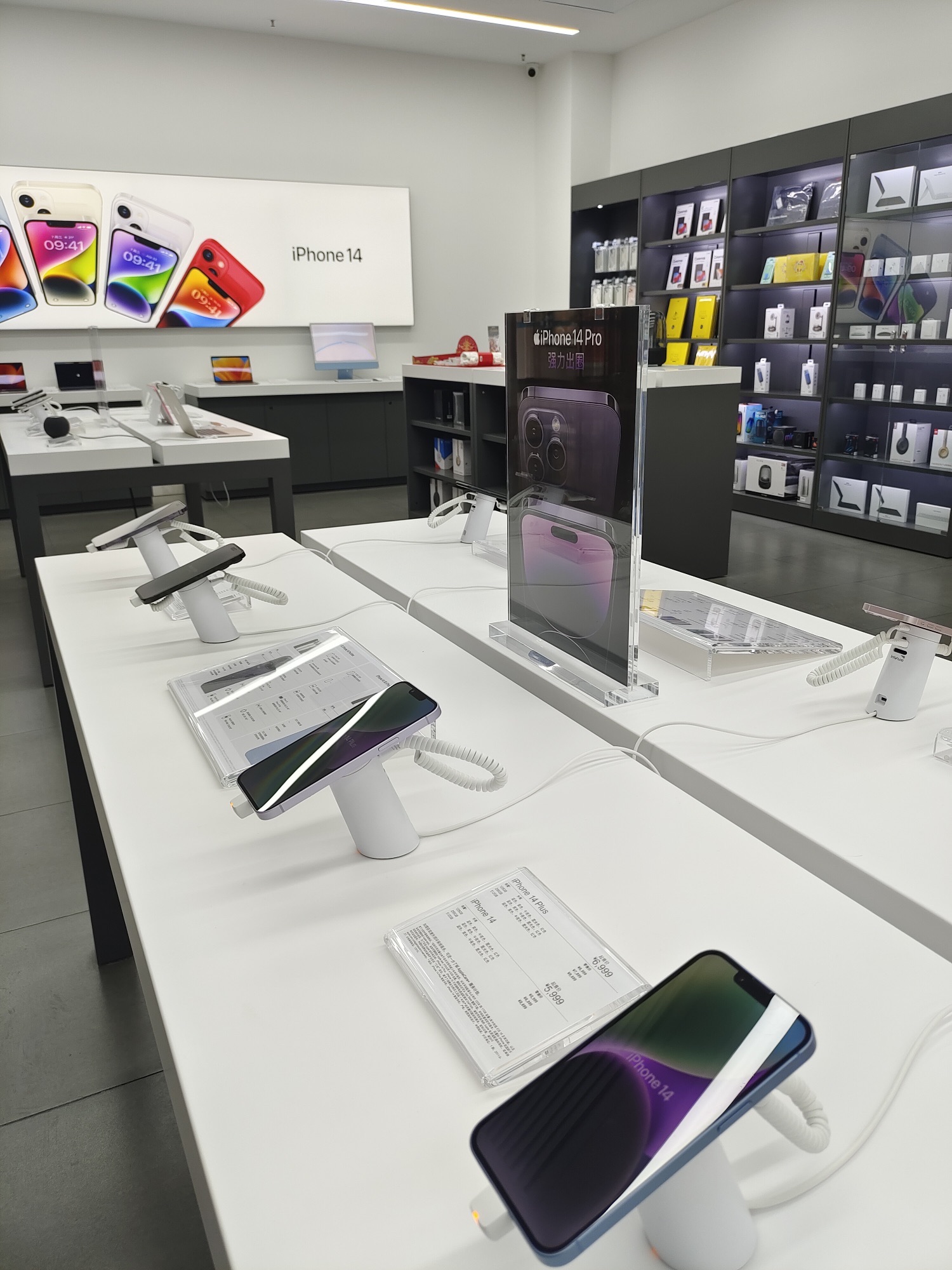 Apple授权专营店(右江爱琴海店)