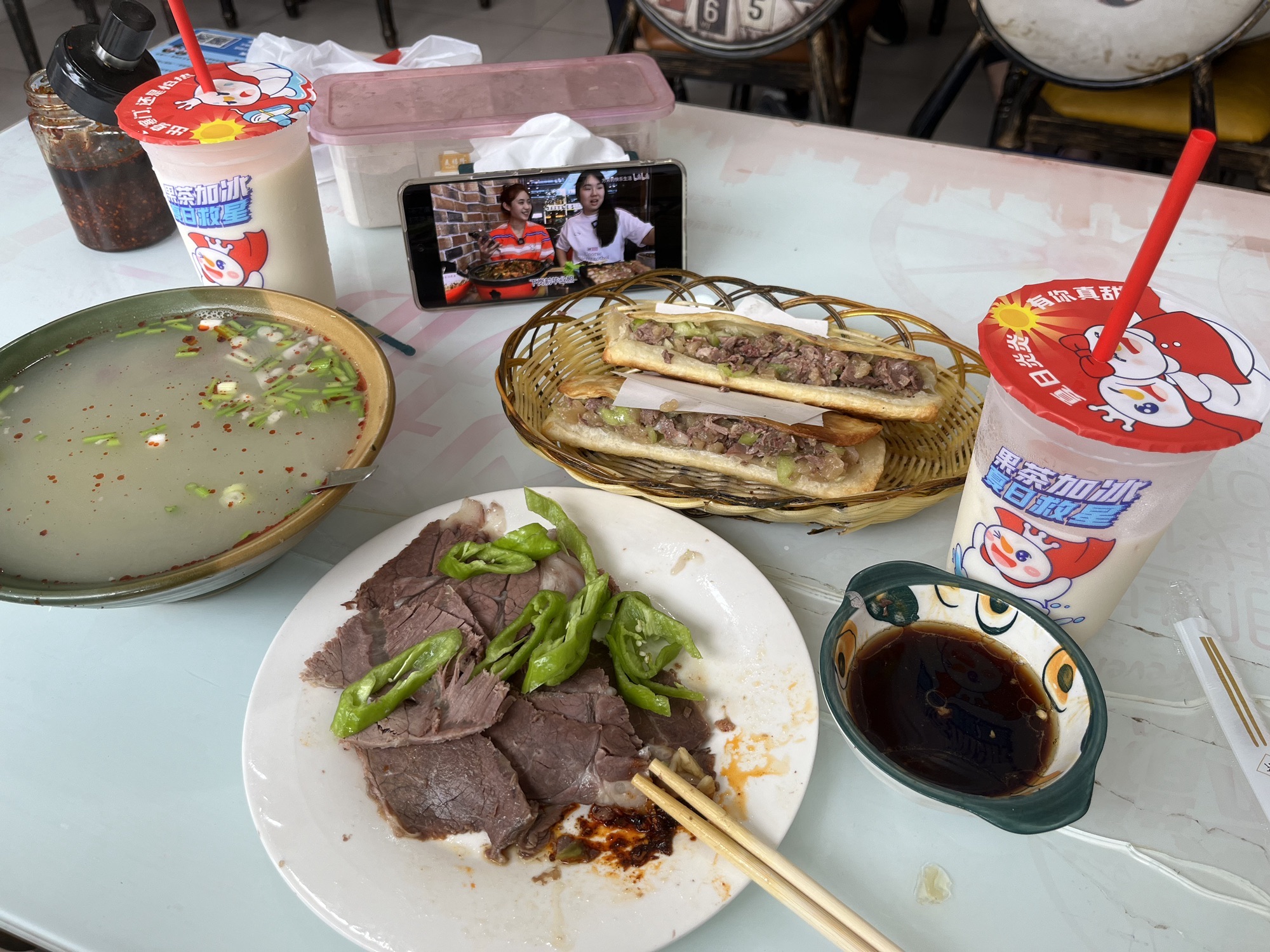 雪华大饼羊汤驴肉火烧
