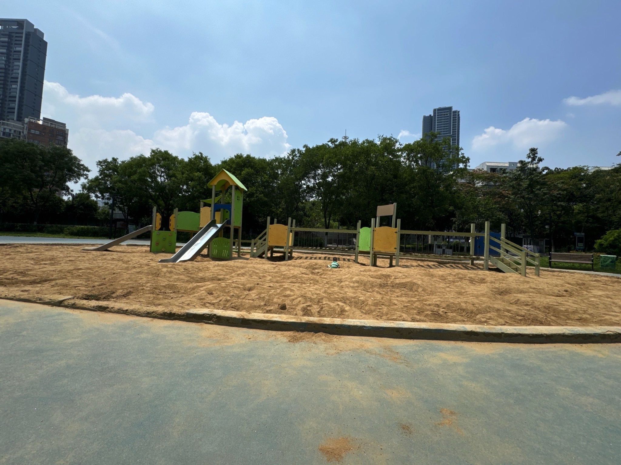 场地封面-汉阳江滩儿童游乐园