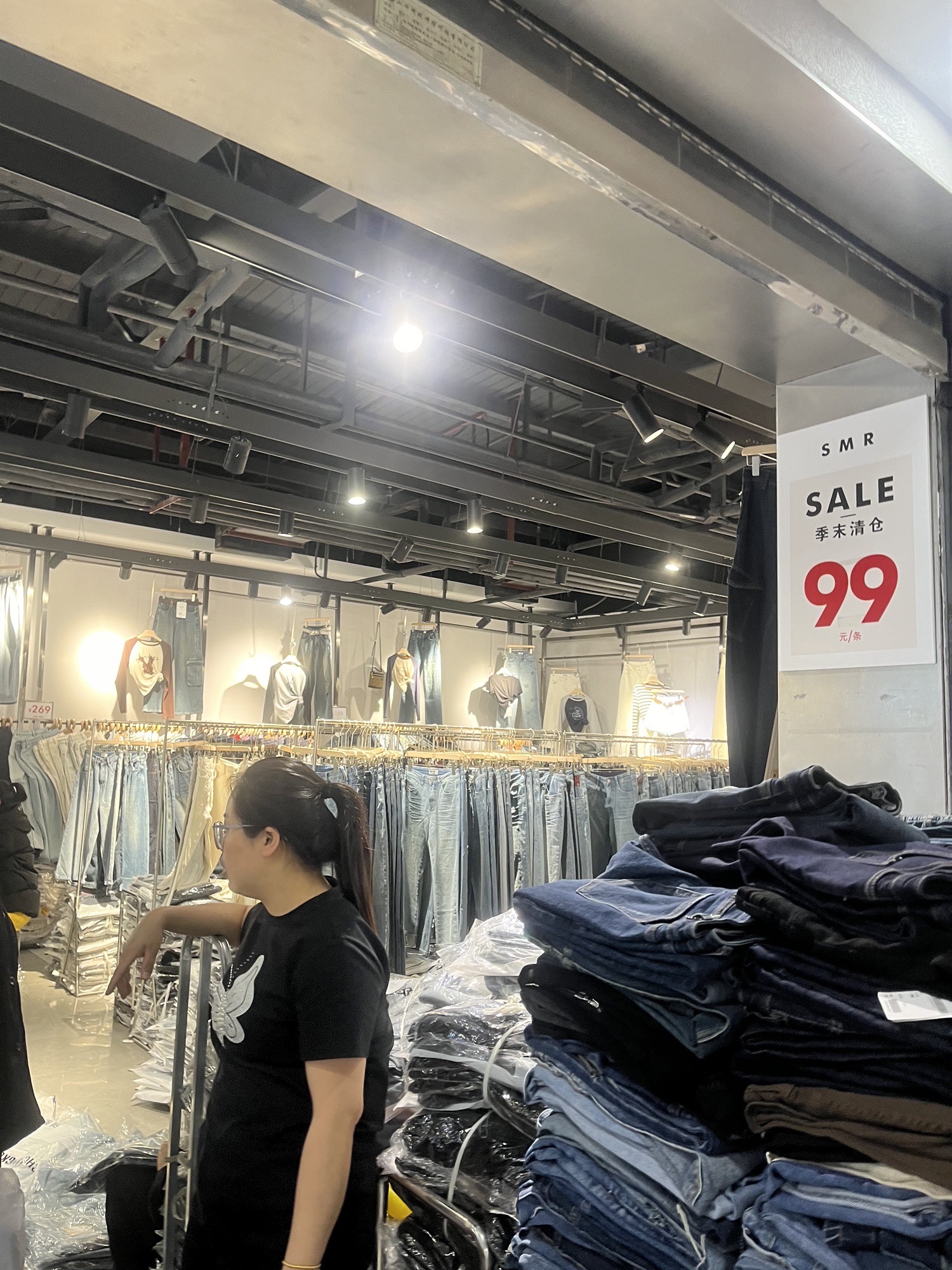 朝阳街服装城(太原精品服装城店)