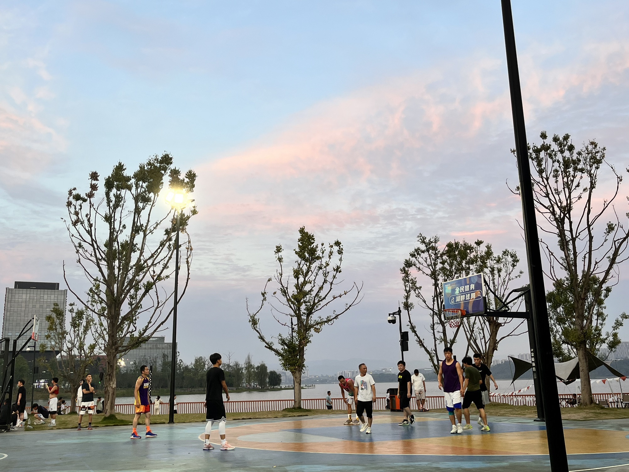 场地封面-兴隆湖篮球健身中心