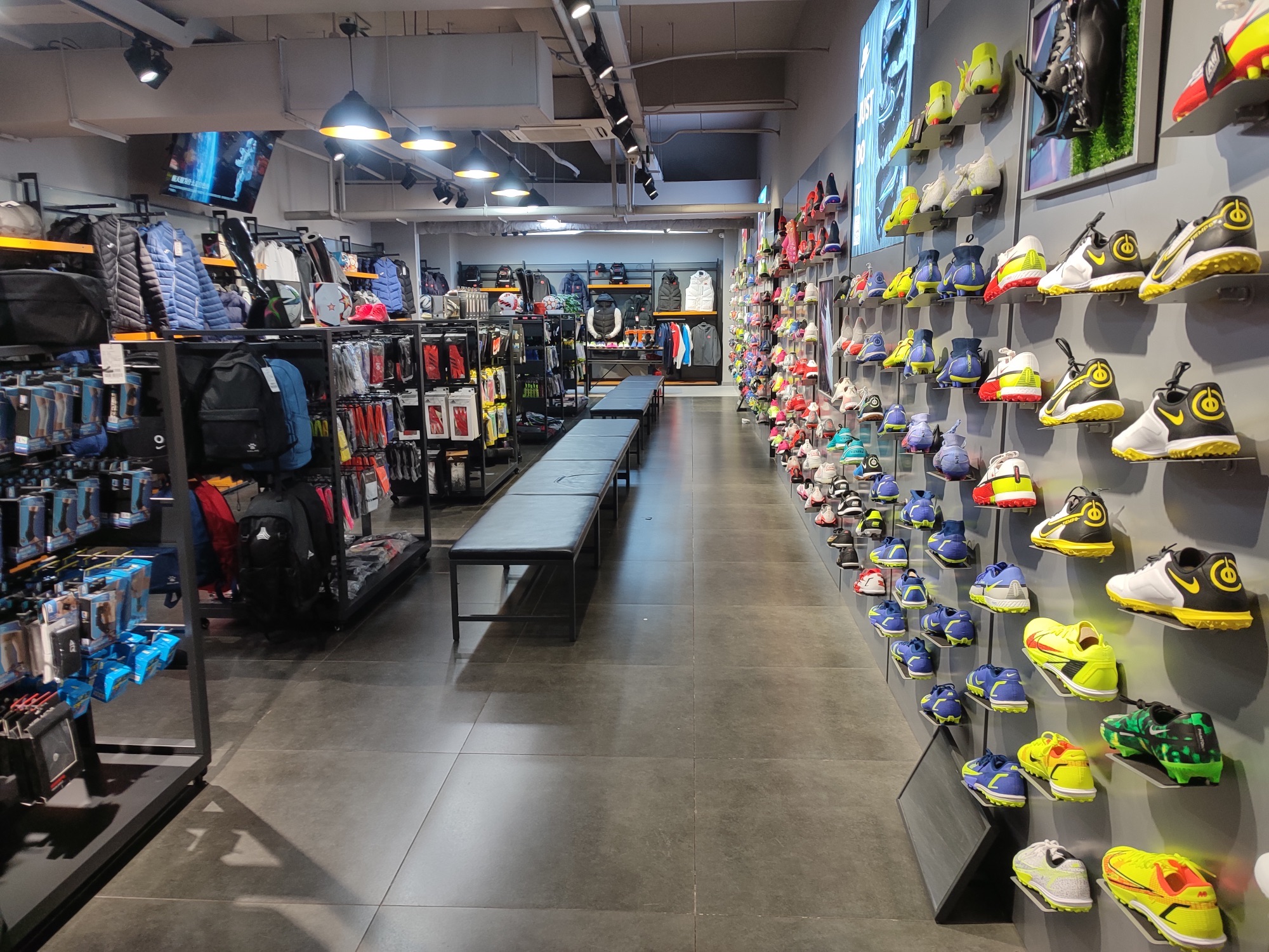 百高体育(美东国际商务中心店)