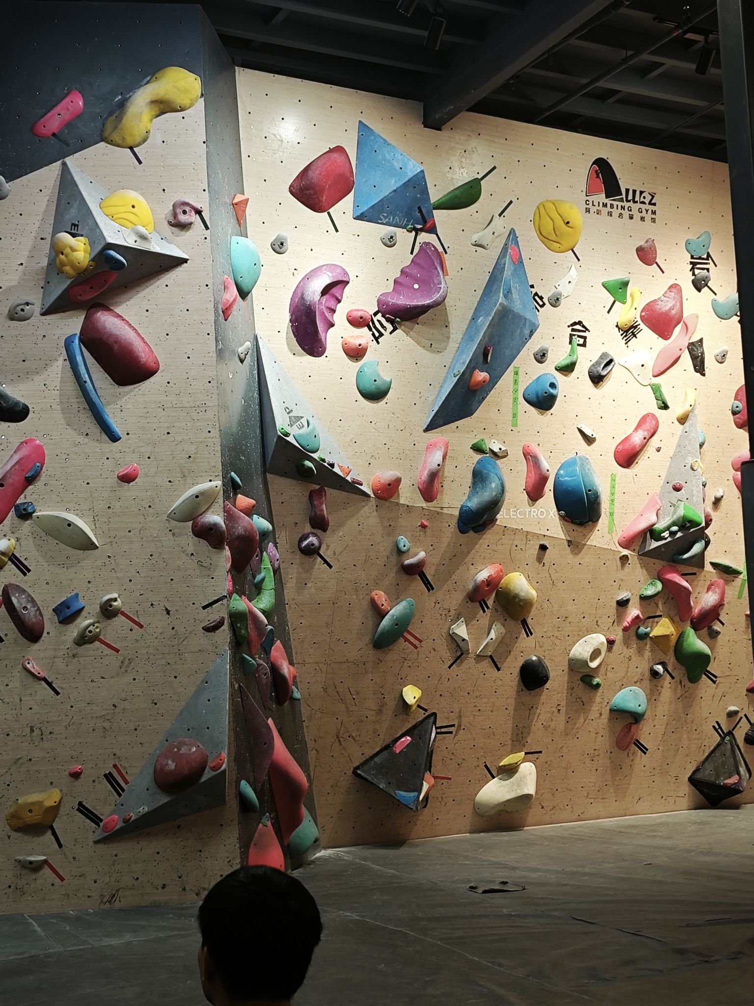 场地封面-阿叻综合攀岩馆Allez Climbing Gym(动漫大厦店)