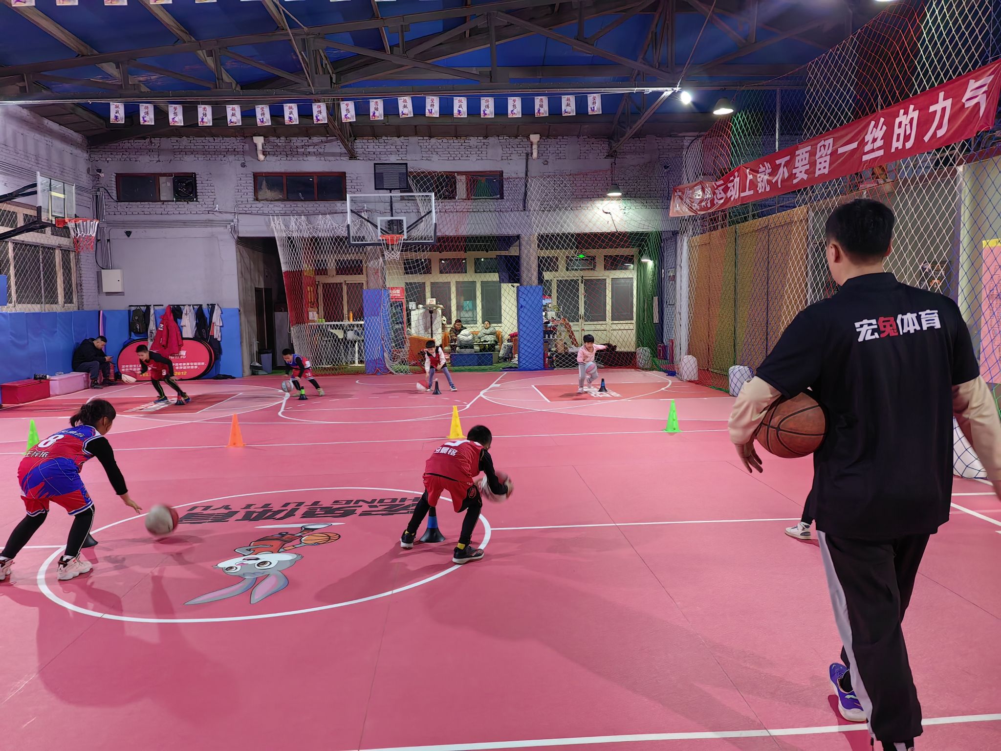 场地封面-宏兔篮球馆