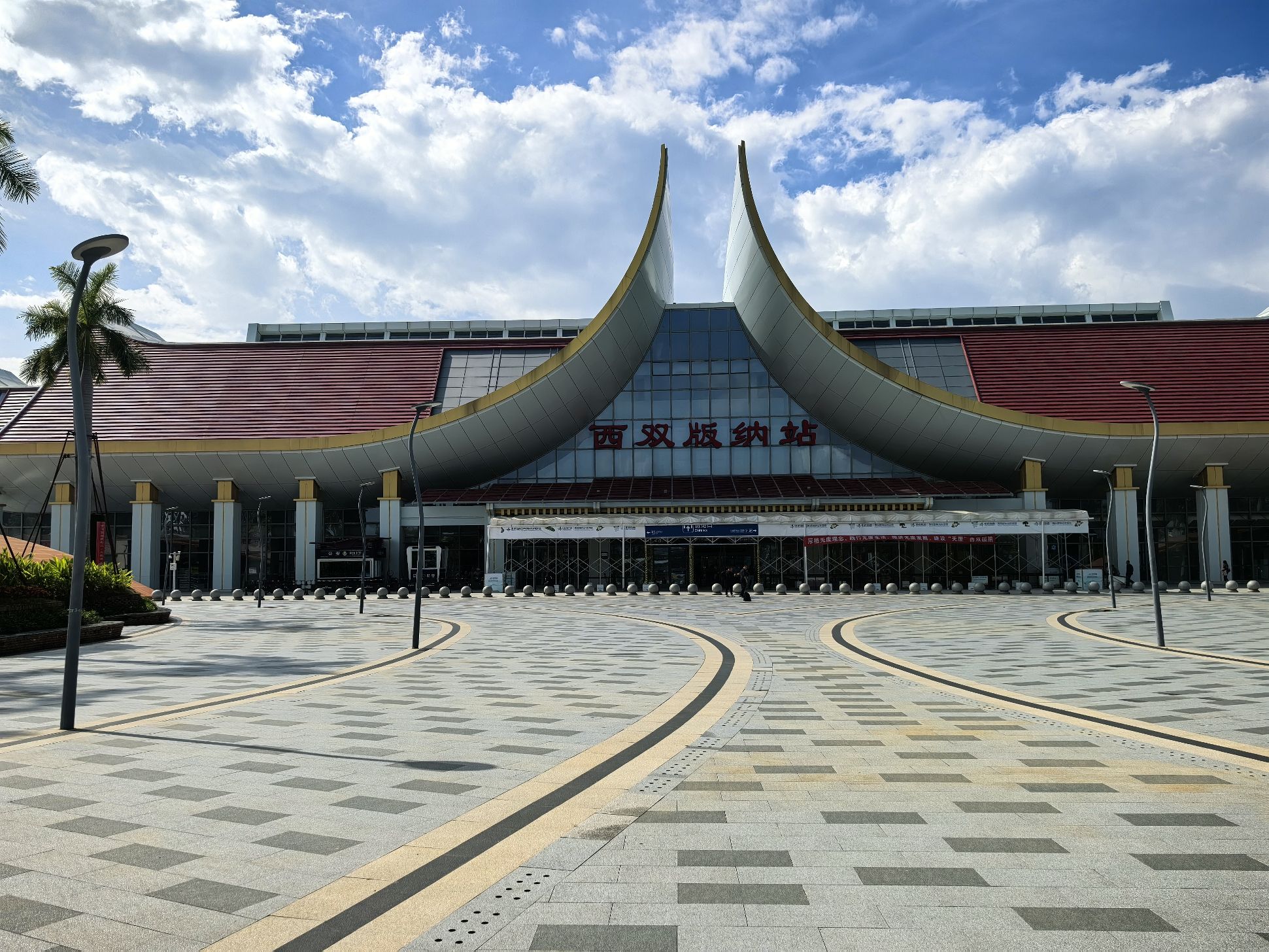 西双版纳站(进站口)