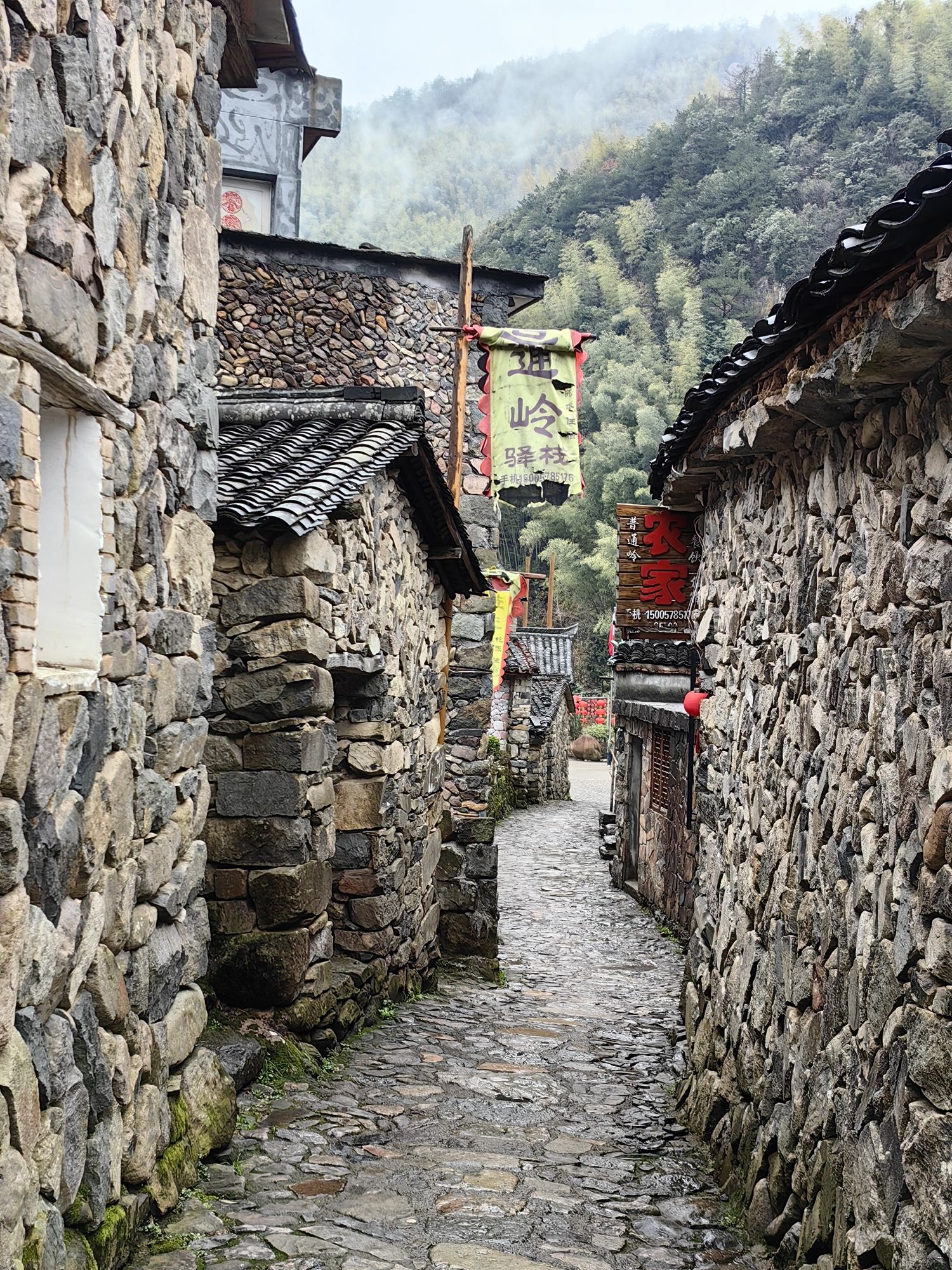 岩下石头村景区旅行图片 1