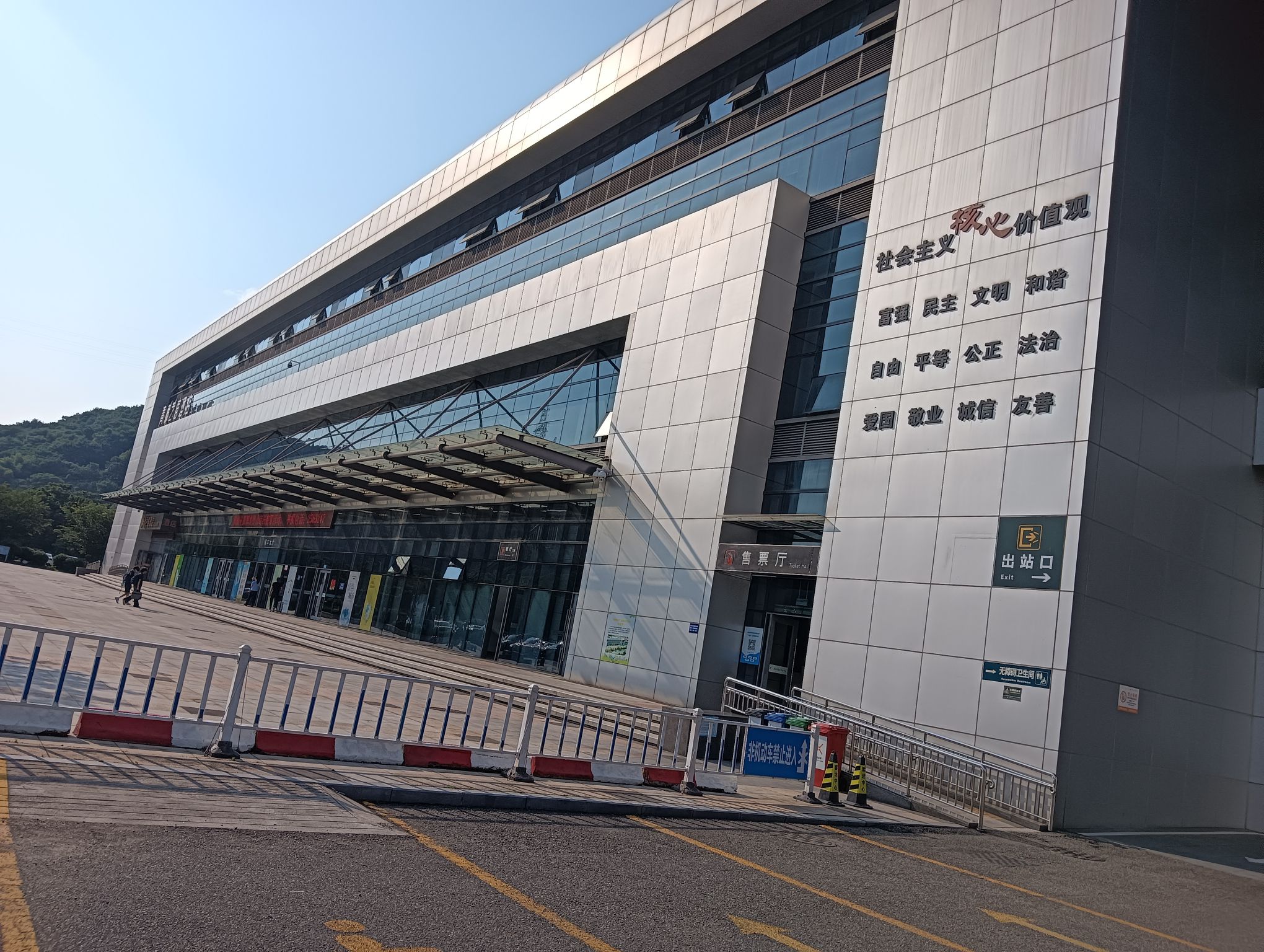 舟山市汽车客运中心(进站口)