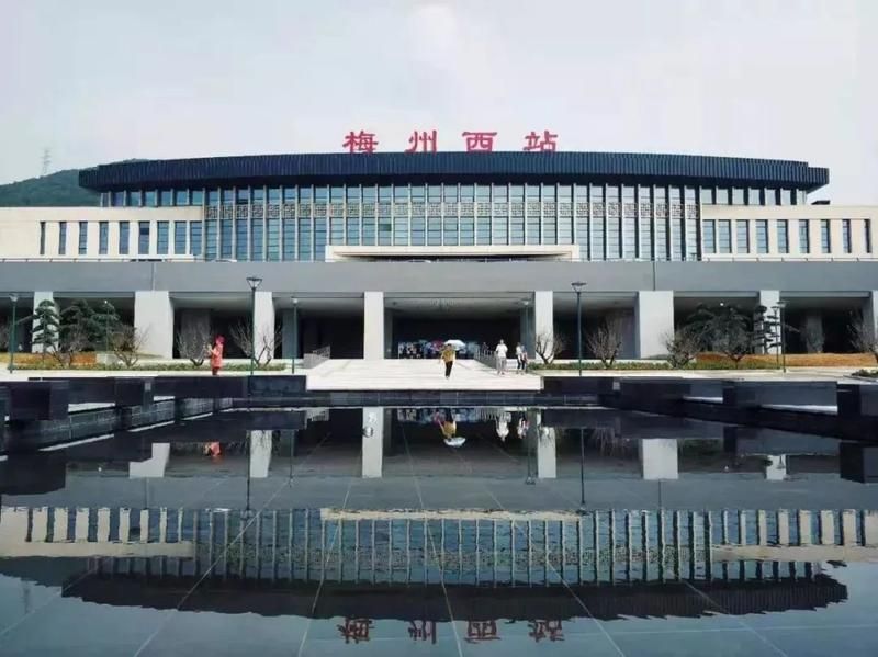 梅州西站P3停车场