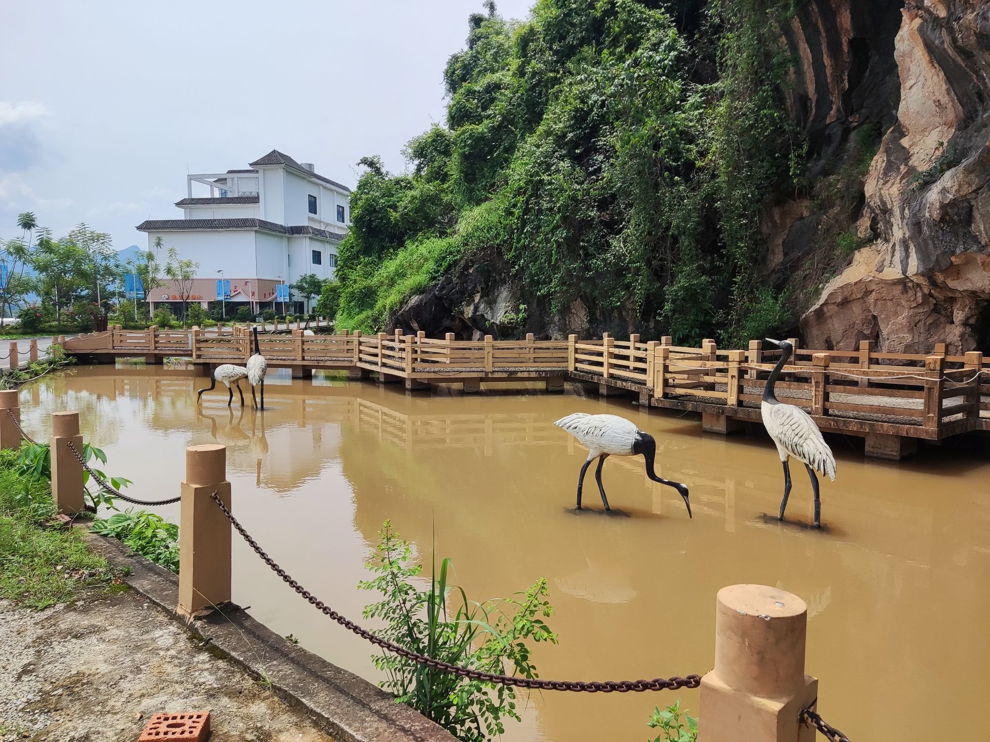 凌波桥九曲桥瀑布旅行图片 2