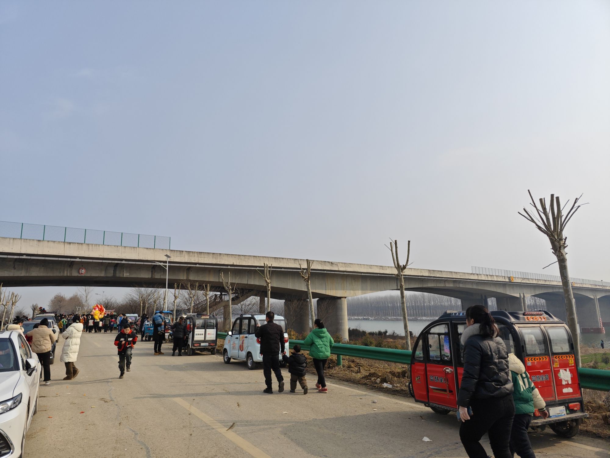 篱笆网红桥旅行图片 1