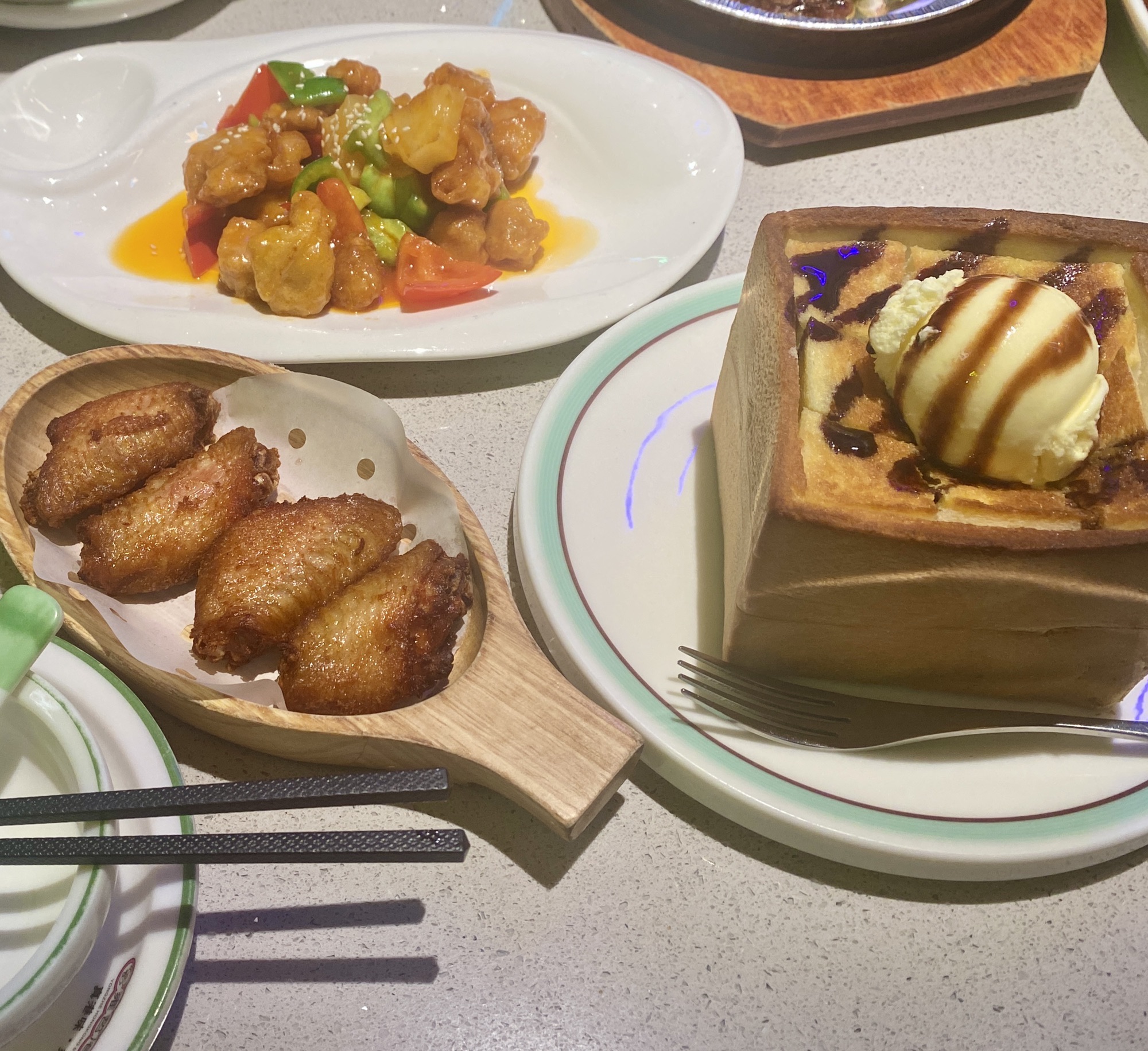 雍哲港式餐厅(湖州万达广场店)