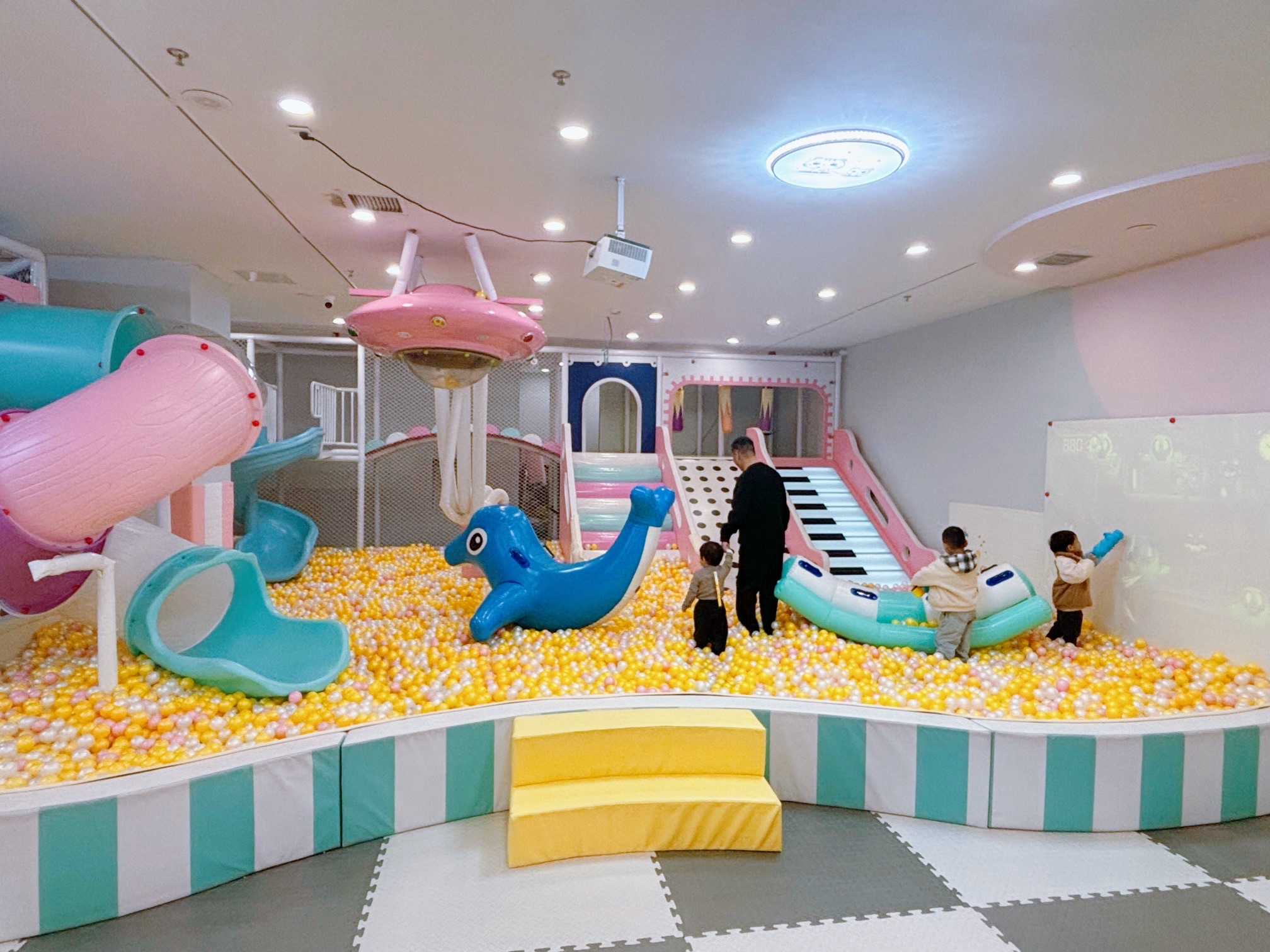 益玩世家(爱山银泰城店)