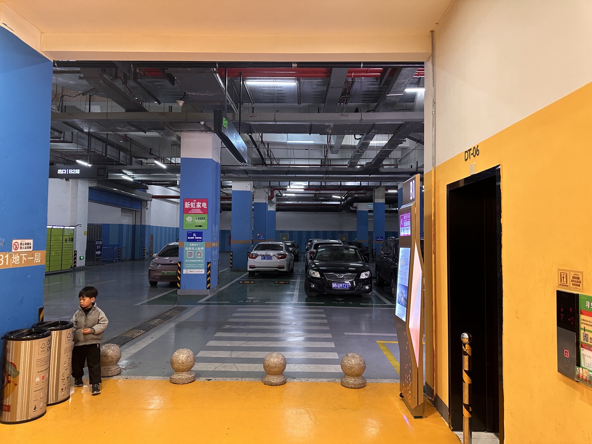 义乌之心购物广场地下停车场