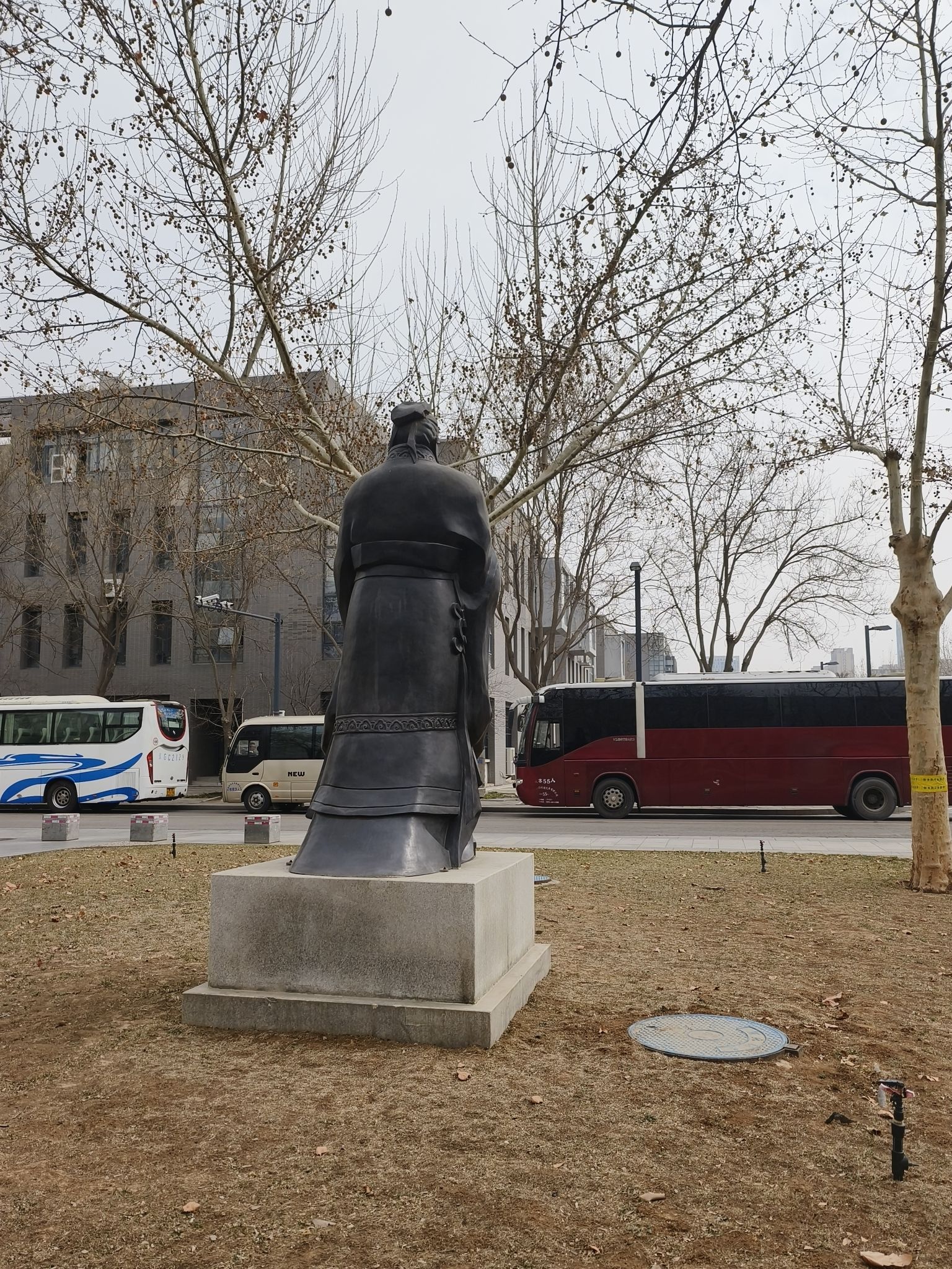河北师范大学(新校区)-万世师表雕像旅行图片 3