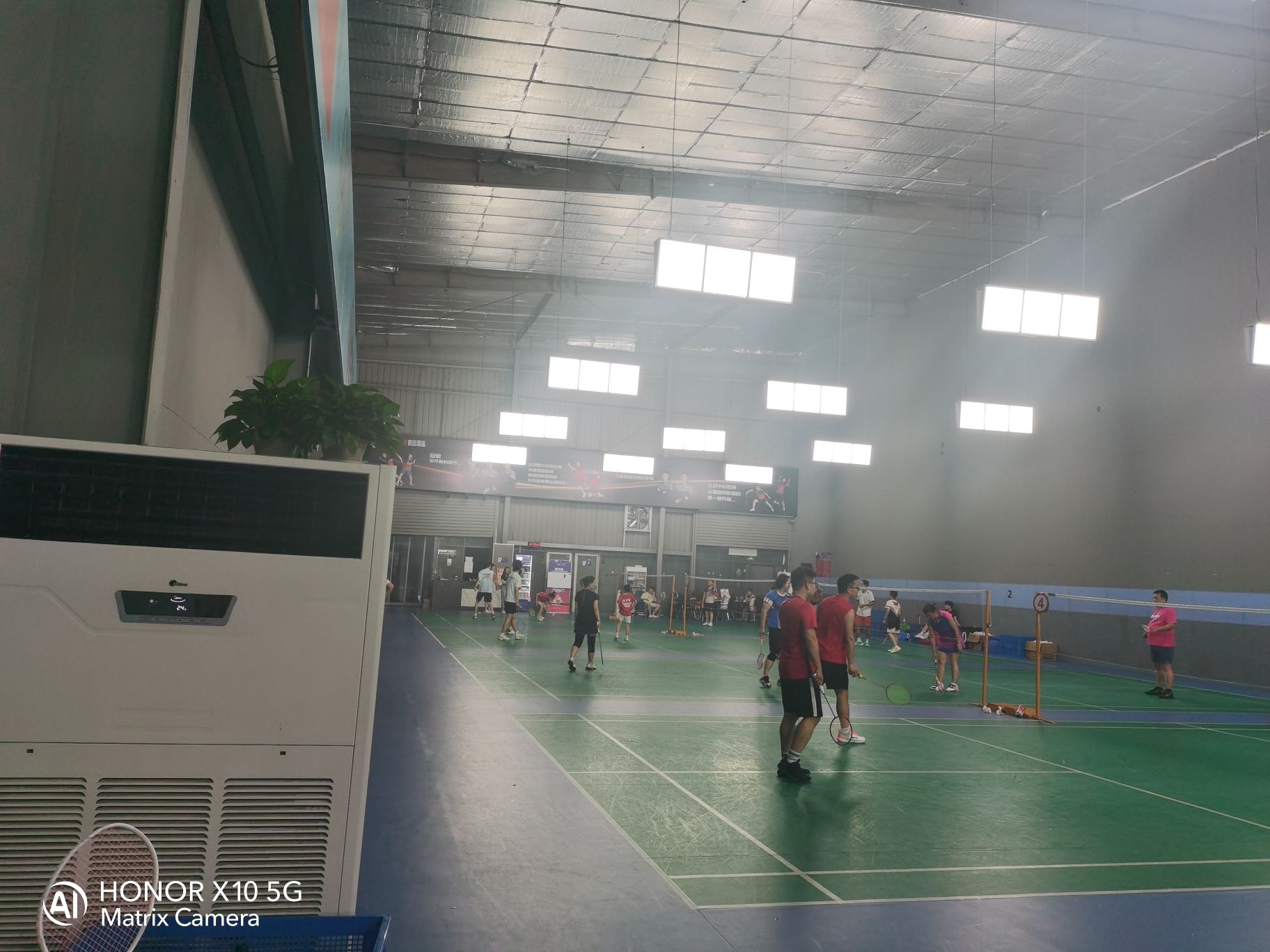 场地封面-界内羽毛球馆
