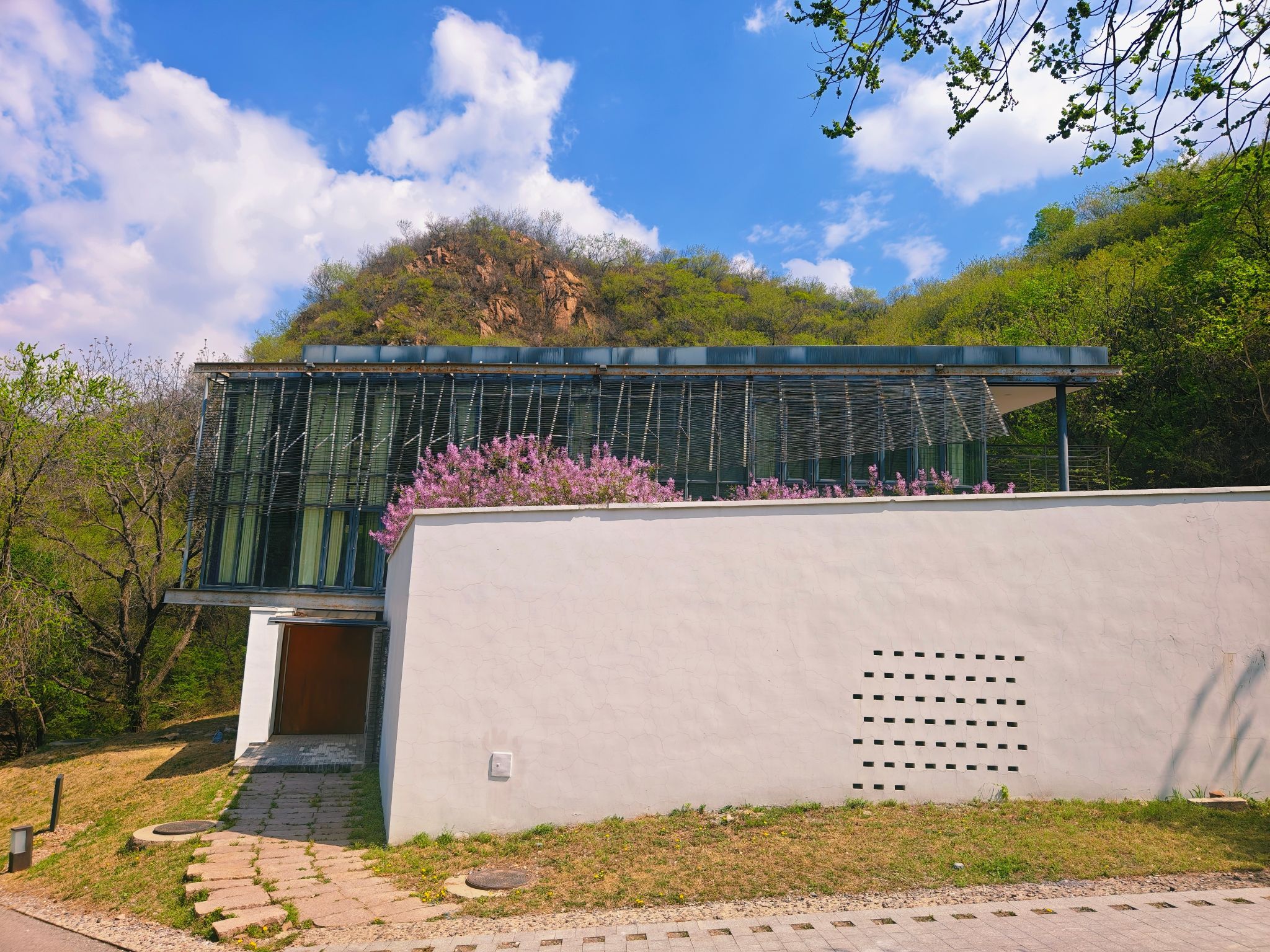 长城脚下的公社怪院子