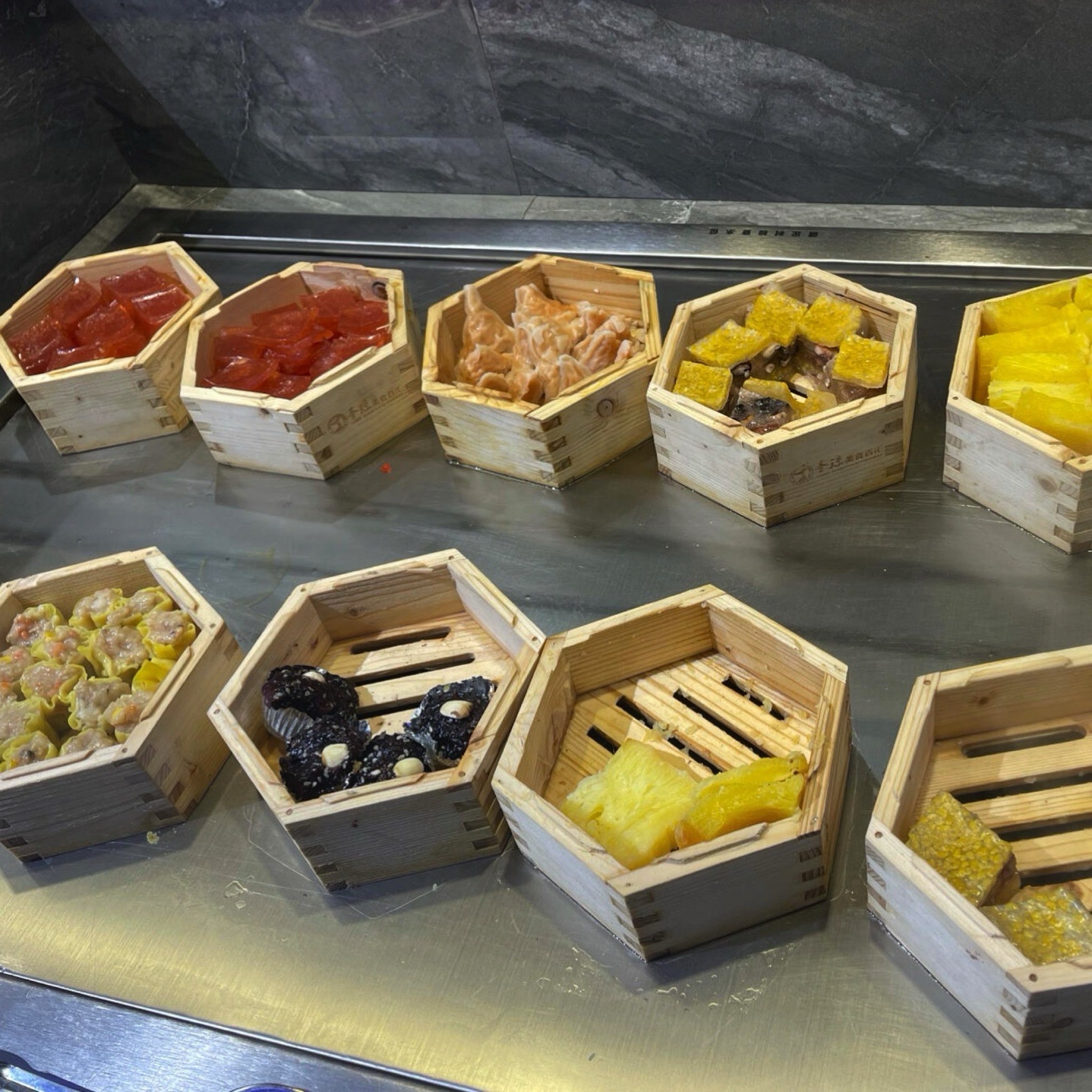 圣琼美食百汇自助餐厅(中山华发商都店)